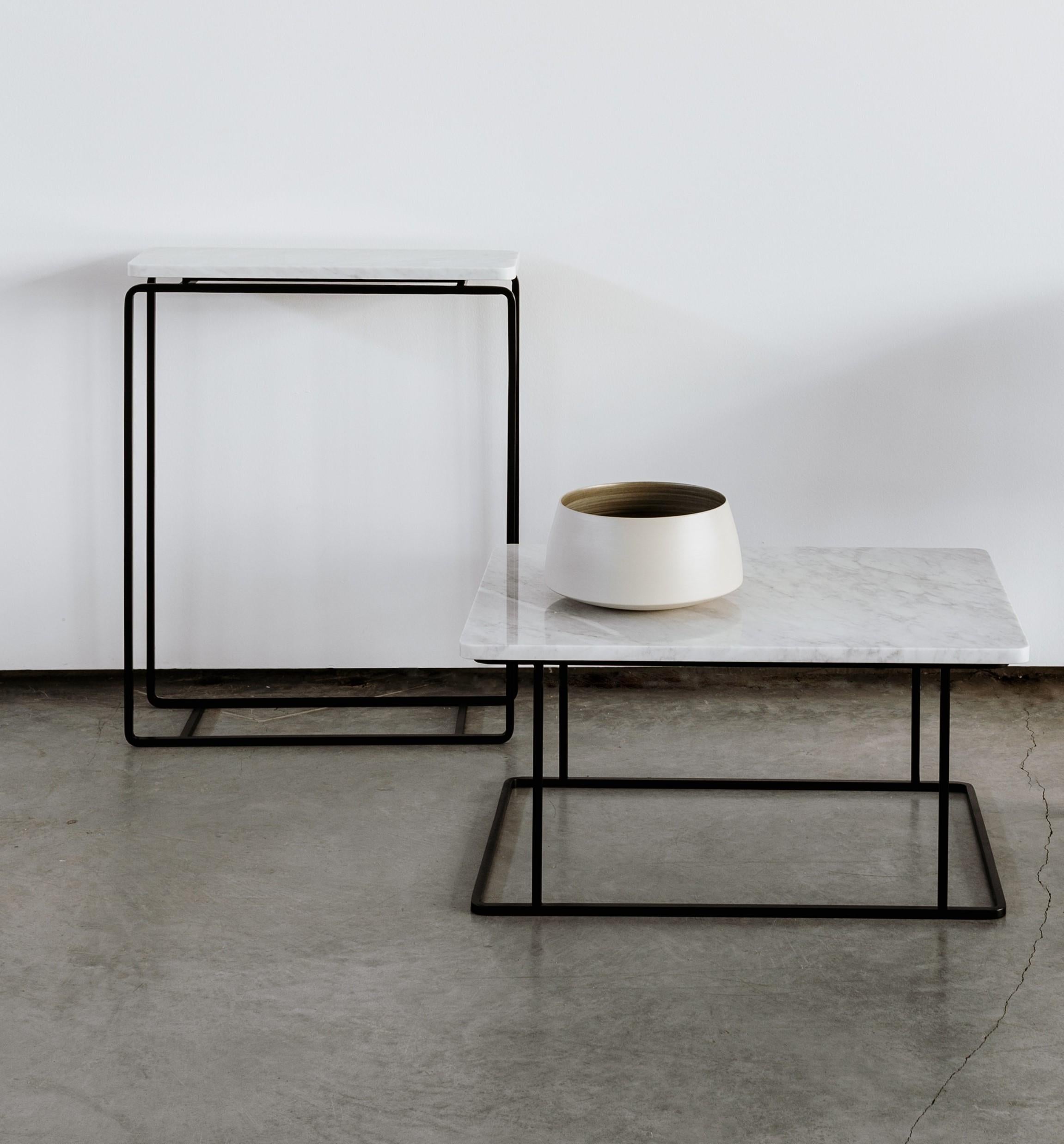 Set of 2 Form B coffee table and Form C console by Un’common
Dimensions: W 75 x D 55 x H 35 cm / W 80 x D 20 x H 73 cm.
Materials: carrara marble
Available in 3 marbles: carrara, Nero Marquina and Flor di Bosco.

FORM is about rounded corners