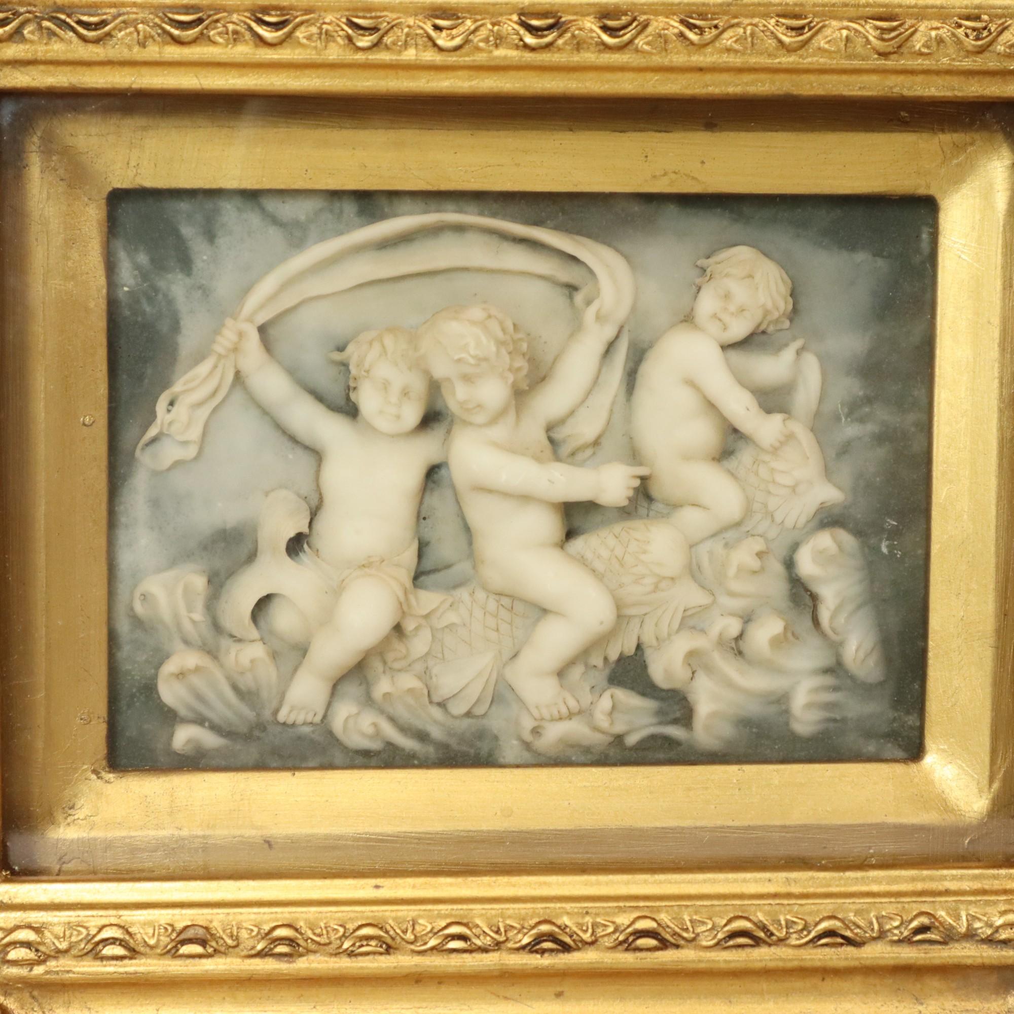 XX secolo Set di 2 targhe incorniciate in alabastro Biggs and Sons London in vendita