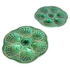 Set di 2 piatti in maiolica verde francese - Manifattura di Sarreguemines - XX secolo