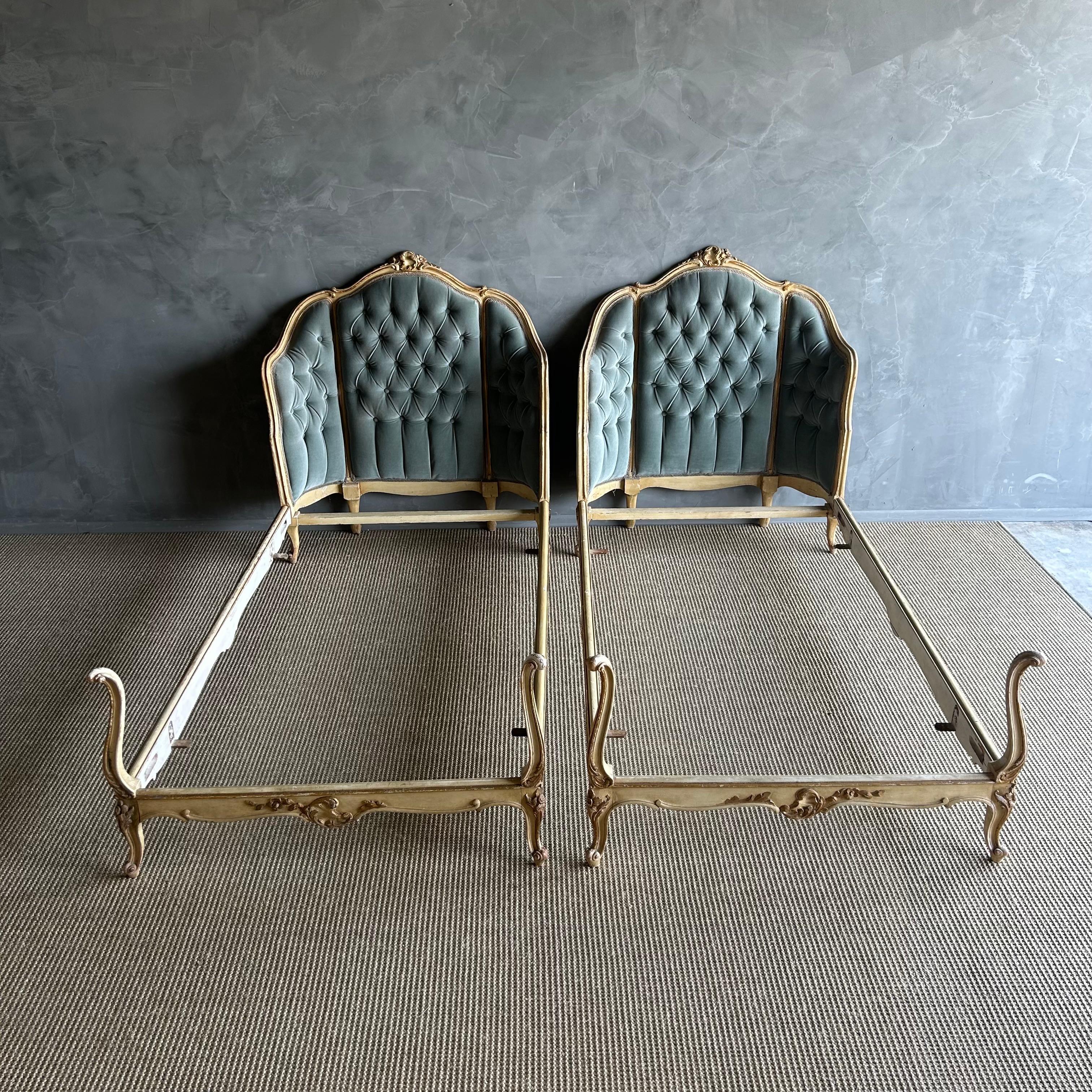 Set of 2 French Style Upholstered Twin Beds im Angebot 5