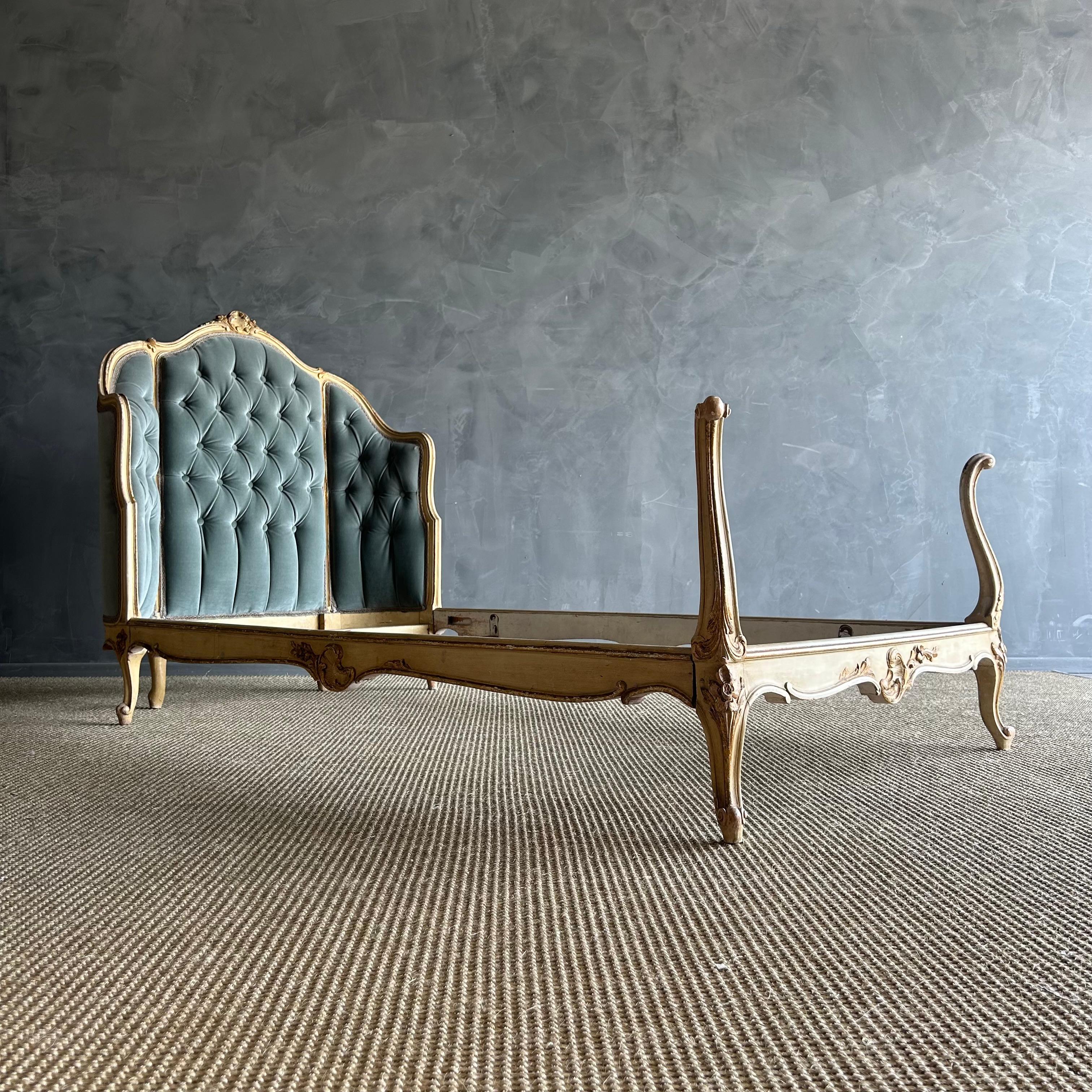 Set of 2 French Style Upholstered Twin Beds im Angebot 7