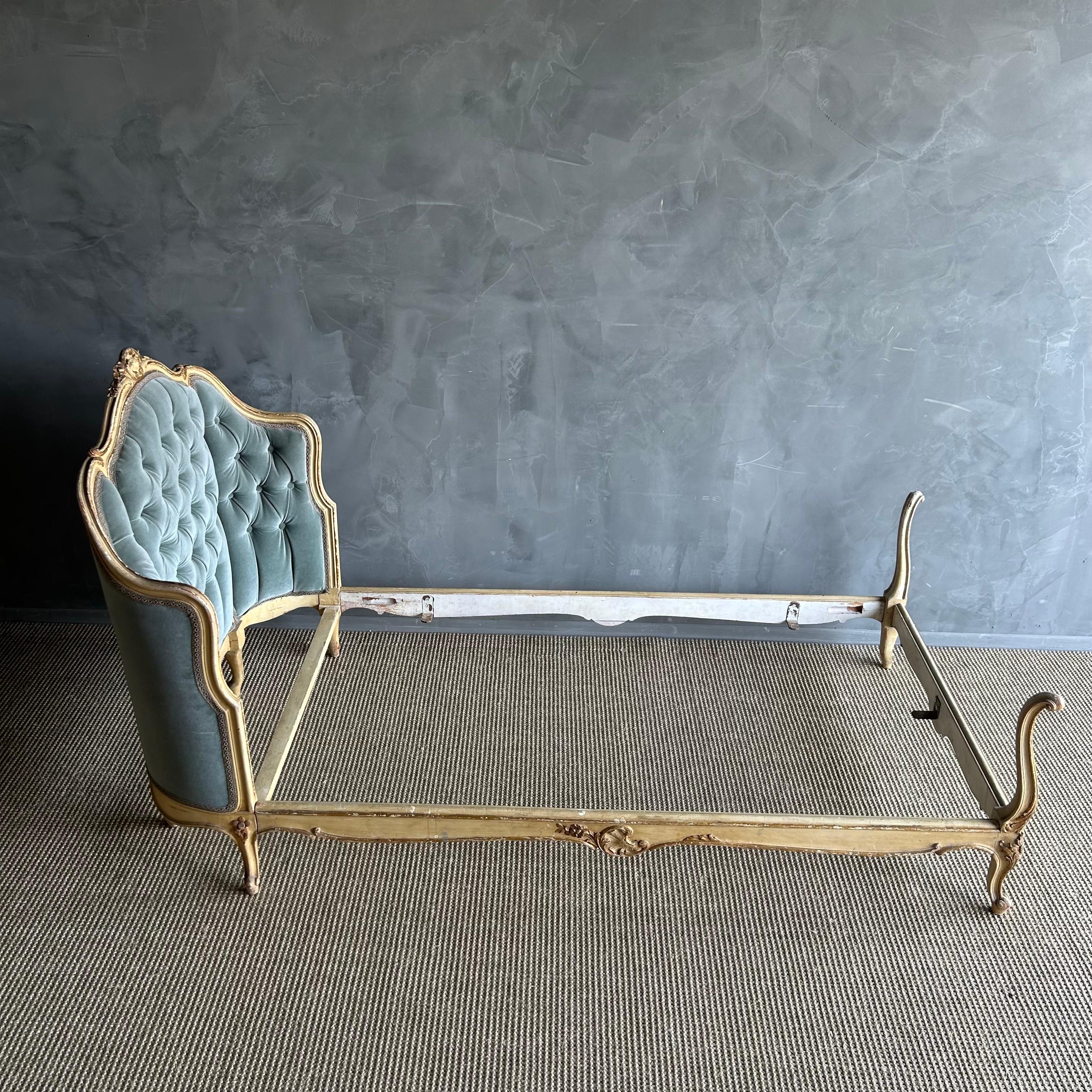 Set of 2 French Style Upholstered Twin Beds im Angebot 10