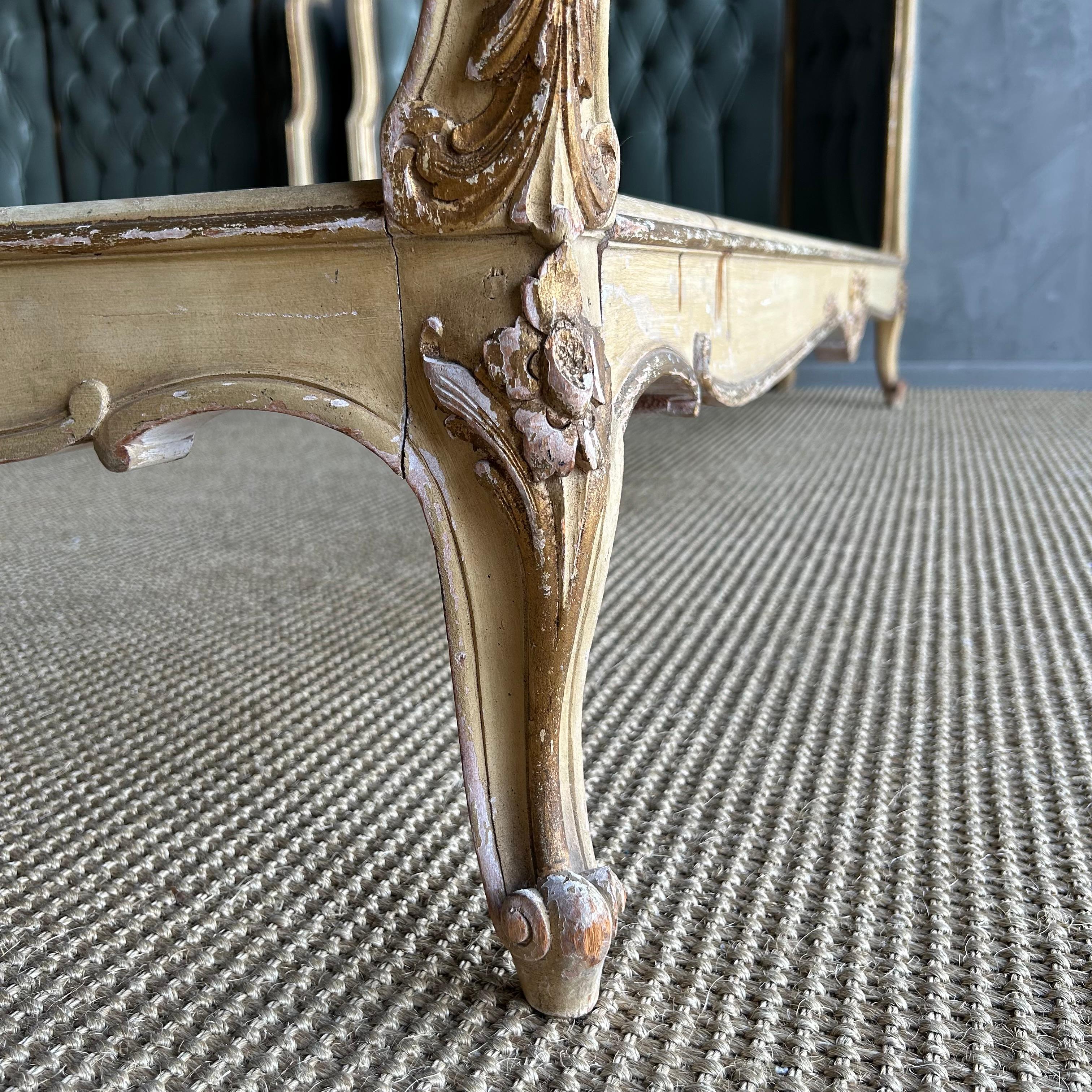 Set of 2 French Style Upholstered Twin Beds (20. Jahrhundert) im Angebot