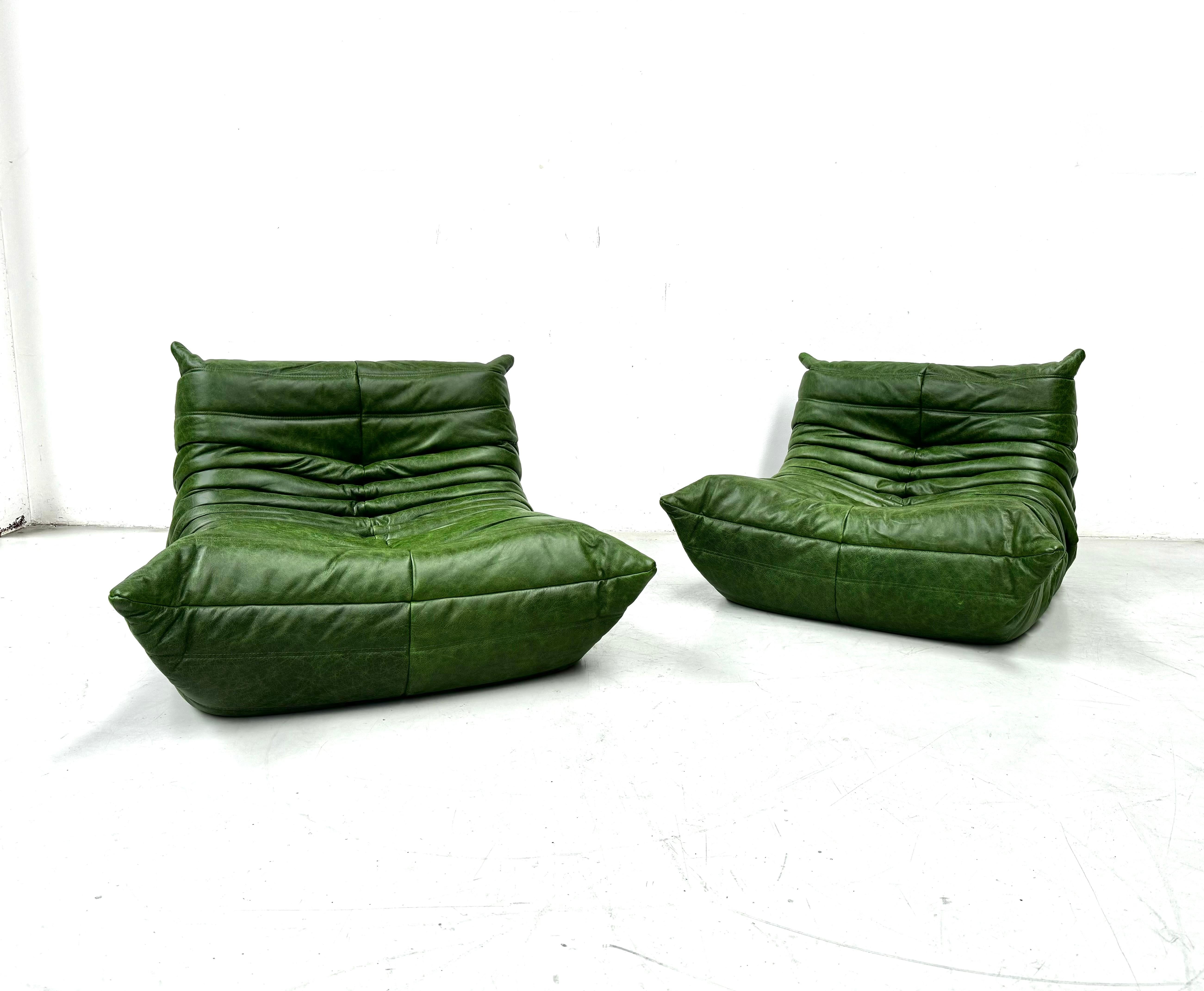 Set of 2 French Togo Chairs in Green Leather by M. Ducaroy for Ligne Roset. 6