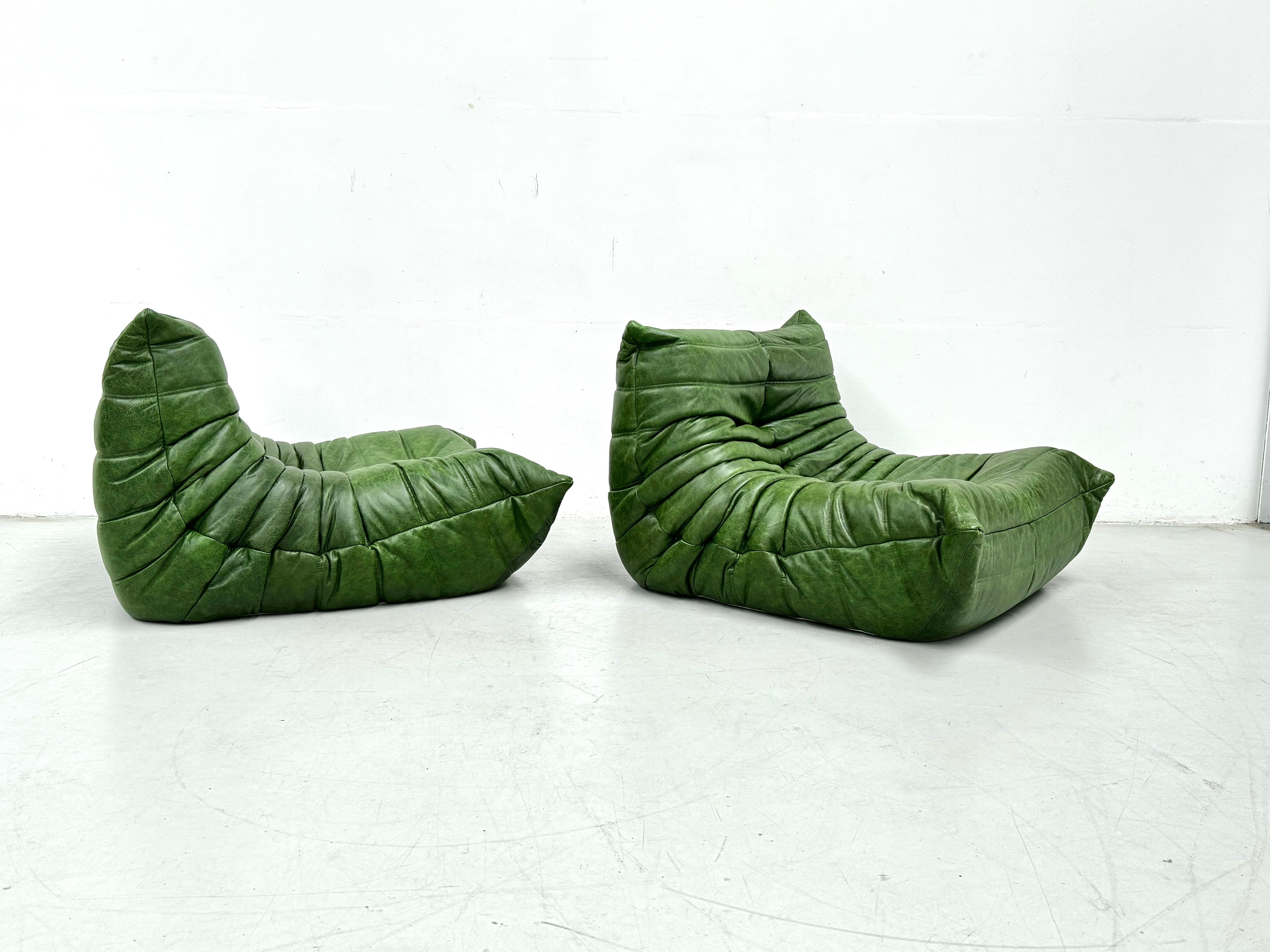 Set of 2 French Togo Chairs in Green Leather by M. Ducaroy for Ligne Roset. In Excellent Condition In Eindhoven, Noord Brabant