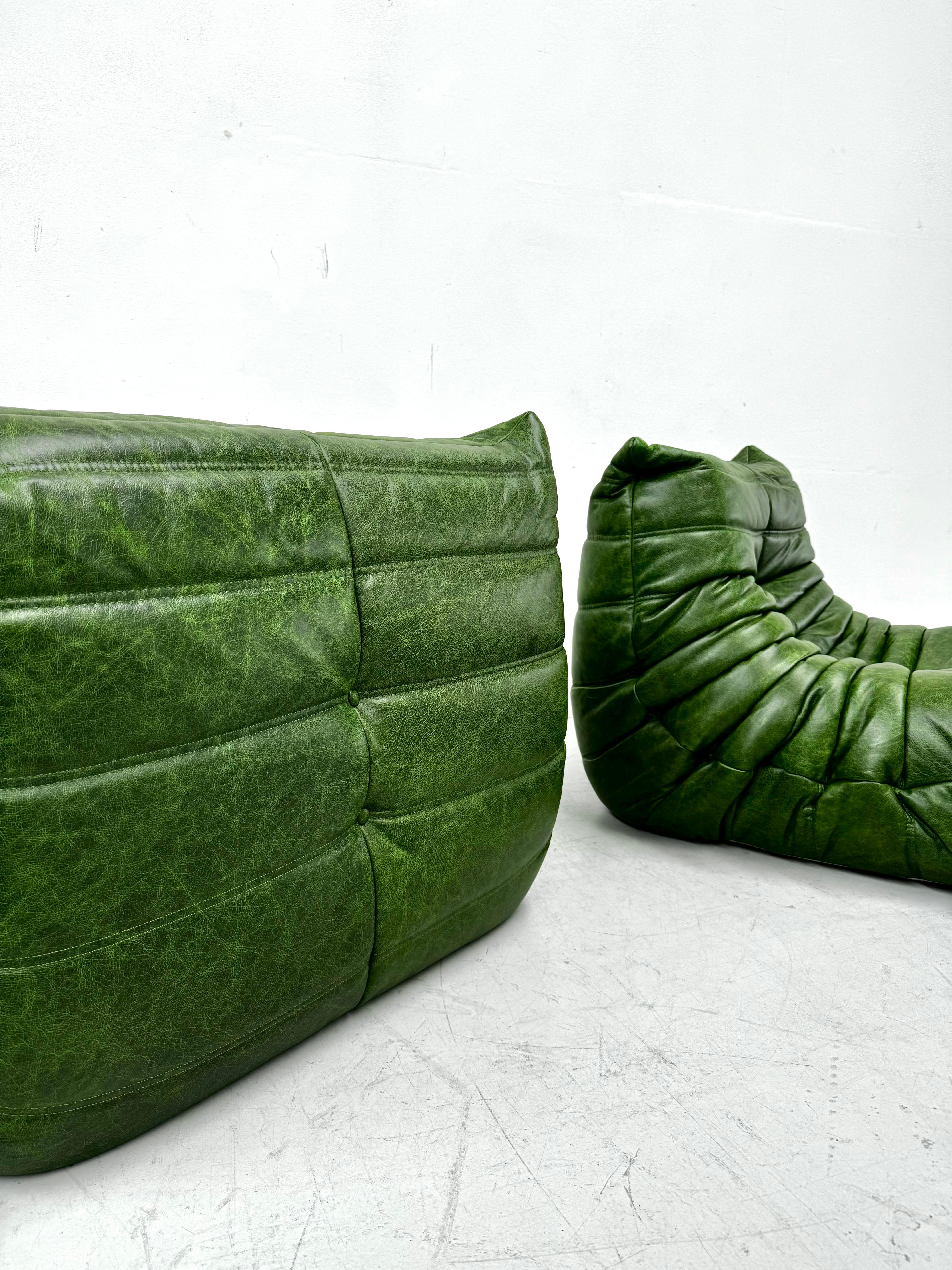 Set of 2 French Togo Chairs in Green Leather by M. Ducaroy for Ligne Roset. 1