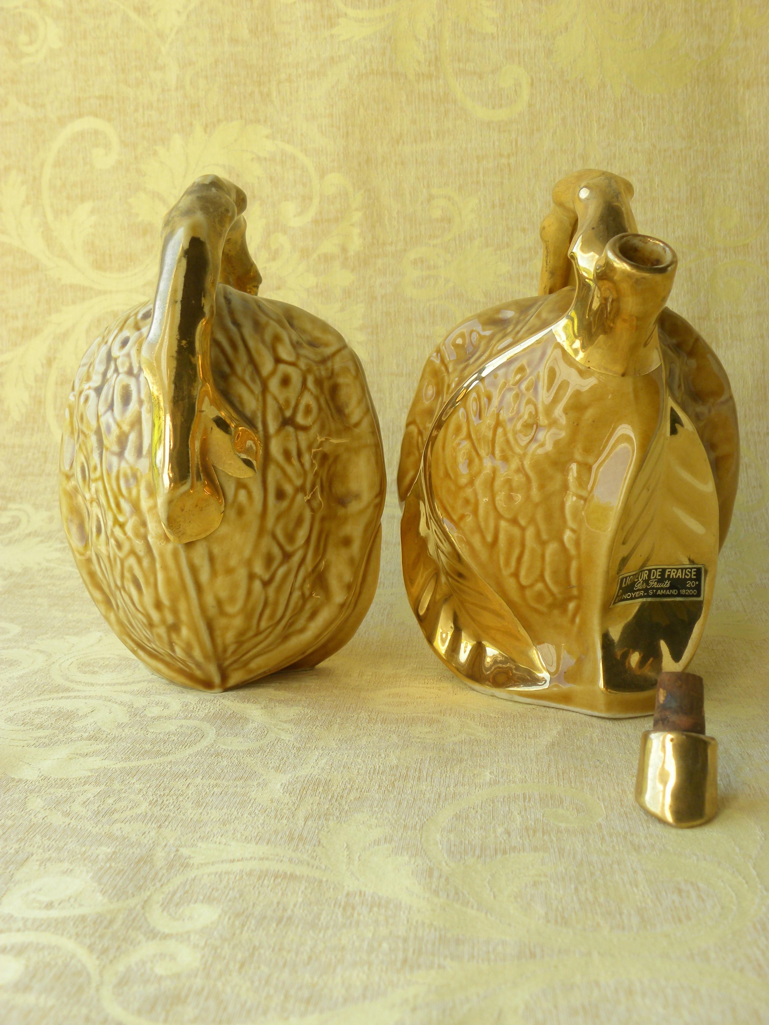 Set of 2 French Vintage golden Chestnuts Liqueur bottles - 60s  In Good Condition For Sale In Bussiere Dunoise, Nouvel Aquitaine