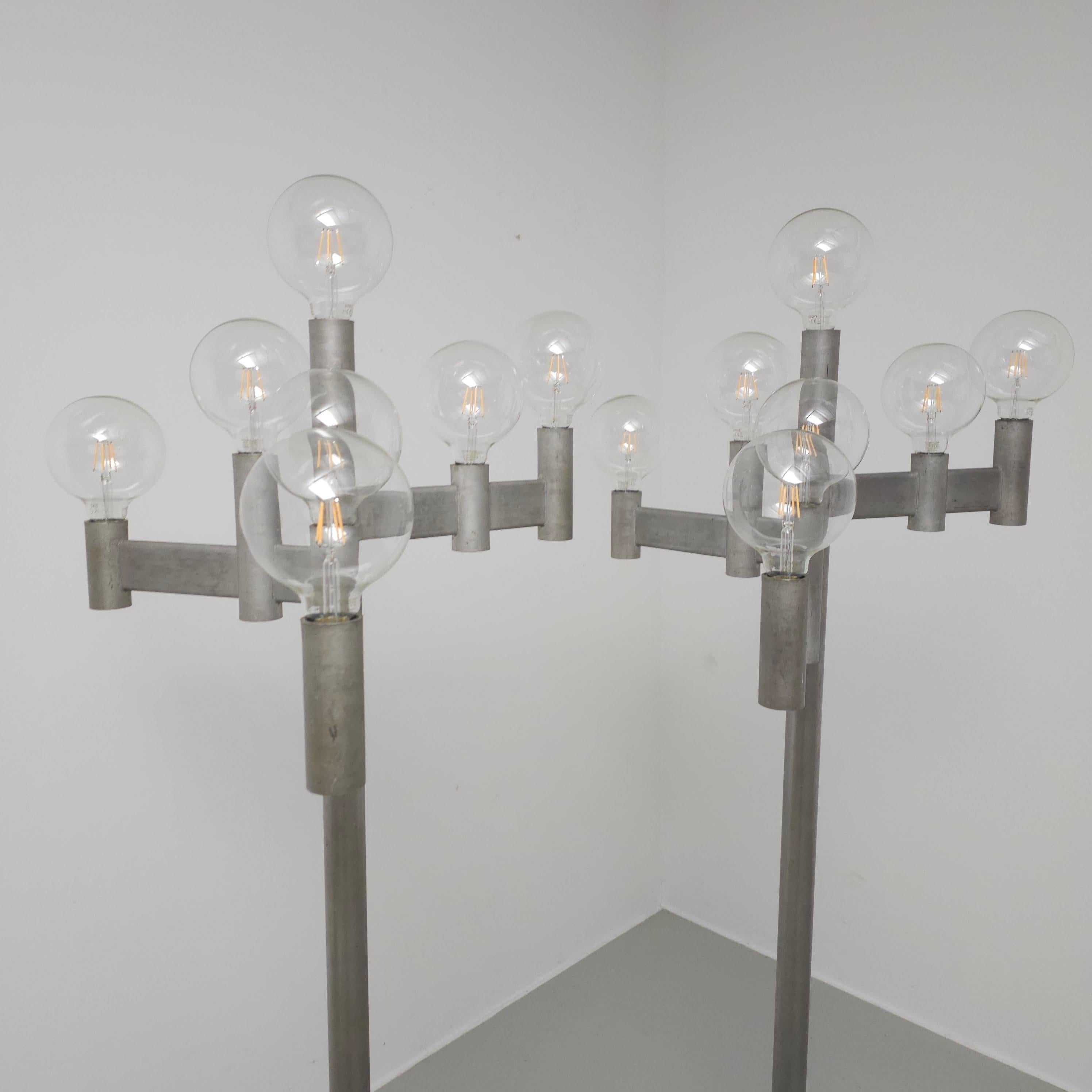 Set of 2 galvanized Brutalist floor lamps For Sale 3