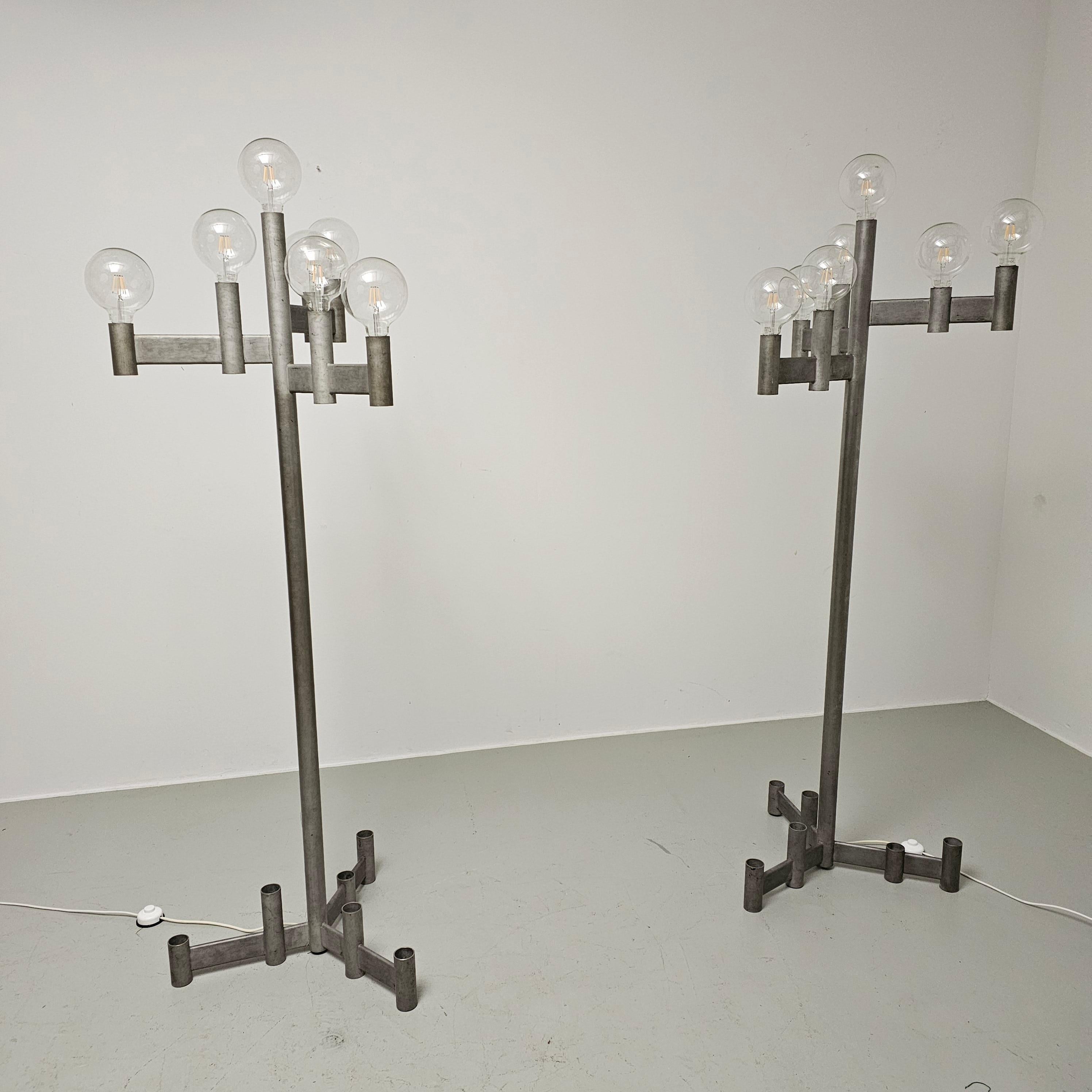 Set of 2 galvanized Brutalist floor lamps For Sale 1