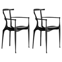 2er-Set Gaulino-Stuhl, gerahmt in offener, lackierter Esche mit schwarzem und schwarzem Leder