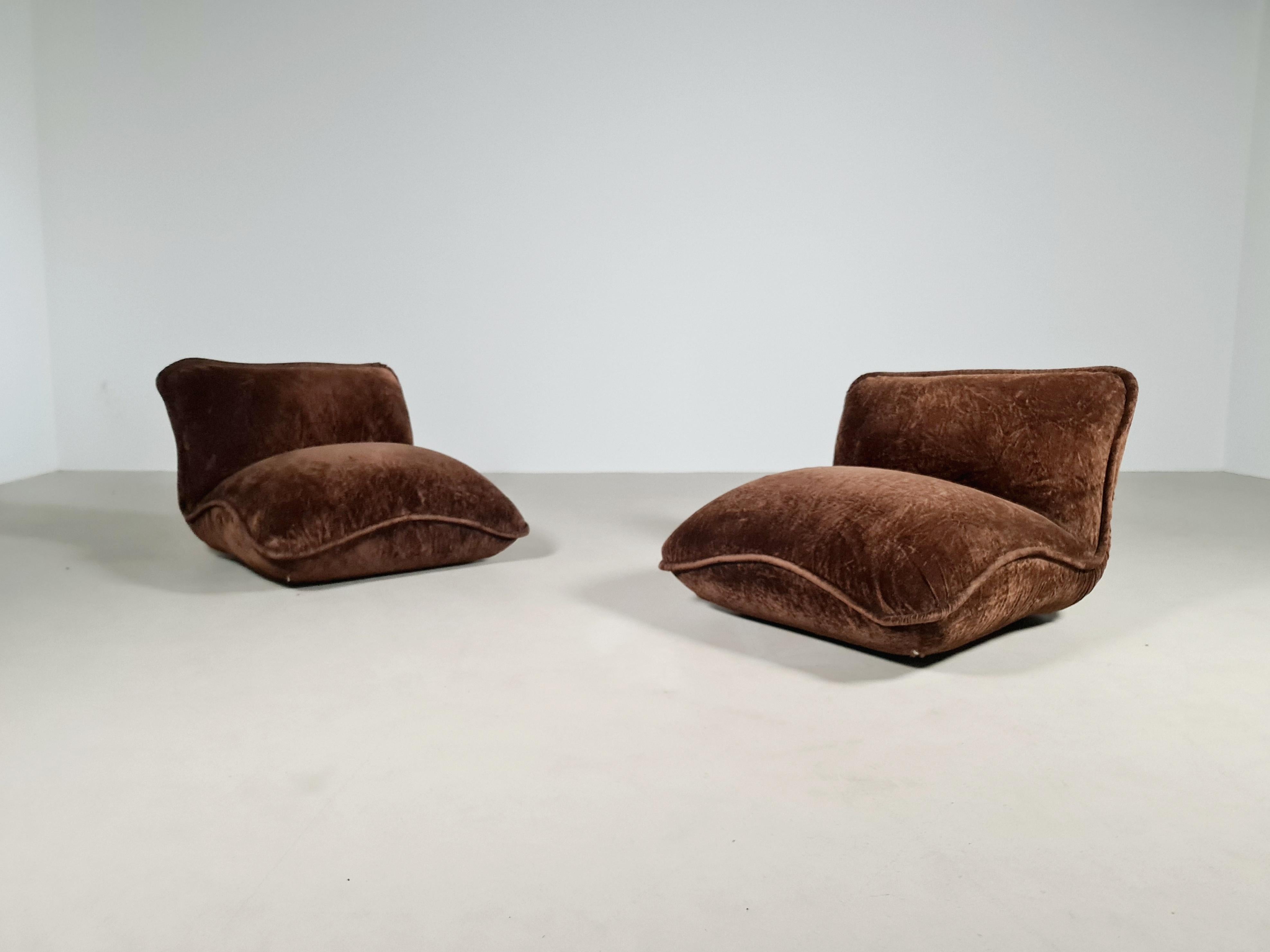 Rare pair of model ‘Gena’ lounge chairs designed by Claudio Vagnoni for 1P Italy in 1969. The two frames are manufactured with metal and wood. Original fabric. With a mark of the maker. A true collector's item.