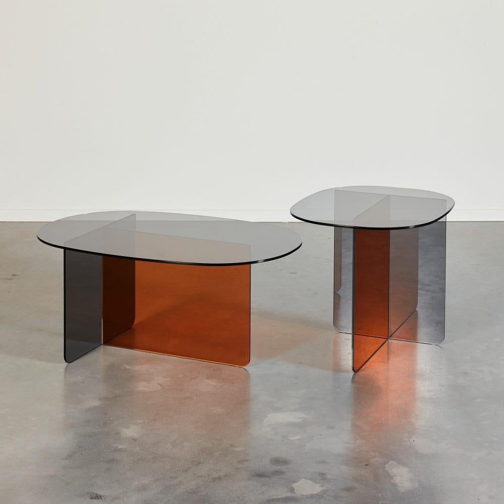Moderne Ensemble de 2 tables basses géométriques en verre coloré en vente