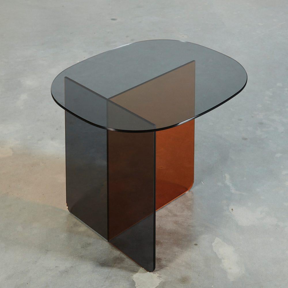 Contemporary Set of 2 Geometric Low Tables in Colored Glass For Sale