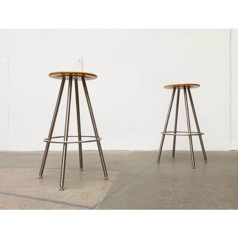 Tabouret de cuisine de la série Duktus de Bulthaup. Elle n'est plus produite et les éléments de cette série sont donc rares.

Les tabourets sont très stables et de haute qualité. Le design est simple et s'oriente vers une forme de tabouret