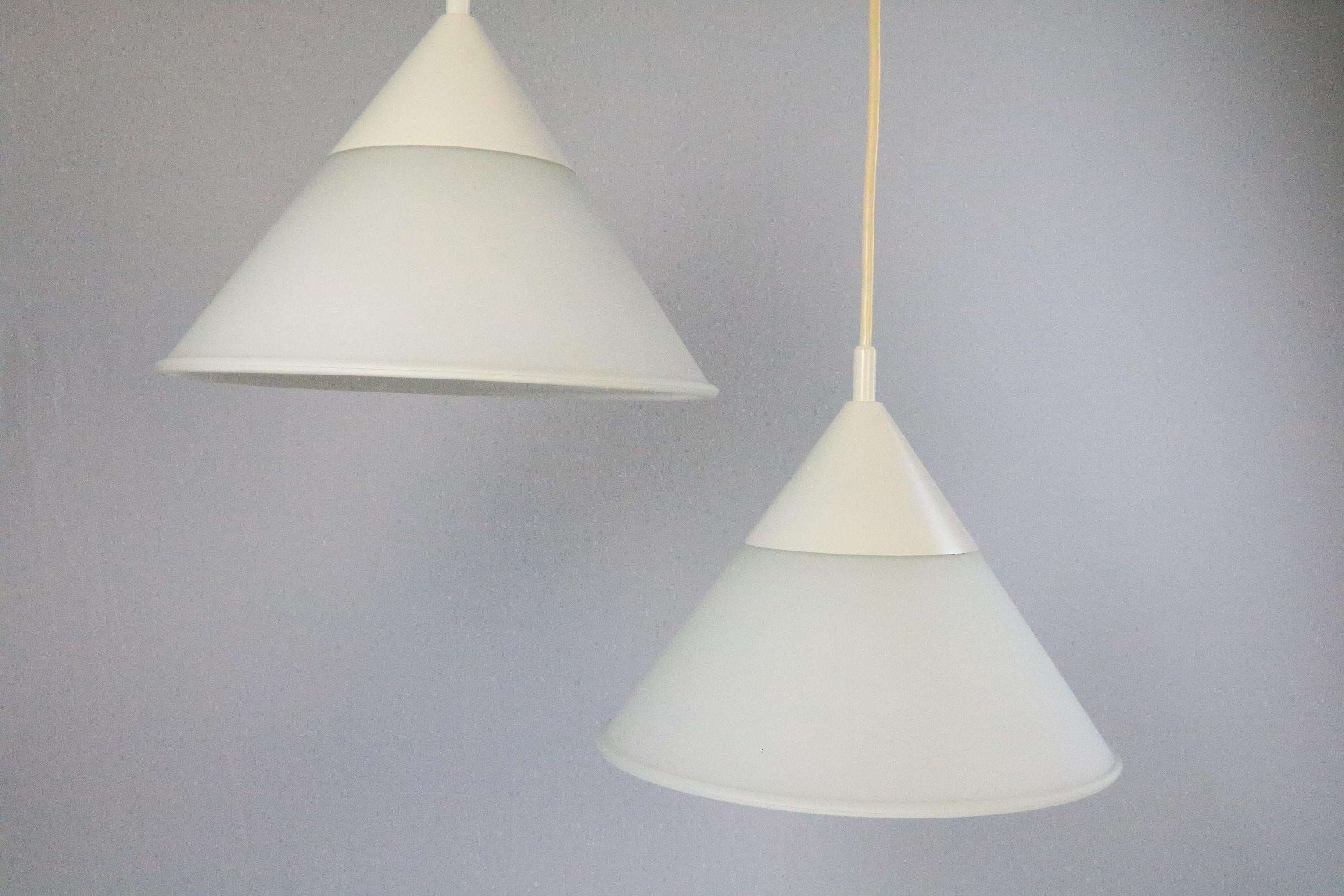 Set di 2 lampade a sospensione tedesche di Limburg, vetro smerigliato, anni '70 In condizioni buone in vendita a Berlin, BE