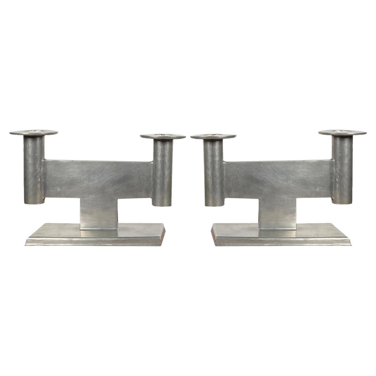 Juego de 2 candelabros minimalistas alemanes de peltre Modelo 551 de Karl Raichle, años 30