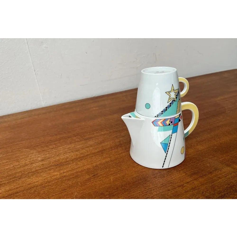 Satz von 2 deutschen postmodernen Teekannen oder Couchtischen mit Tasse von Seltmann Weiden (Postmoderne) im Angebot