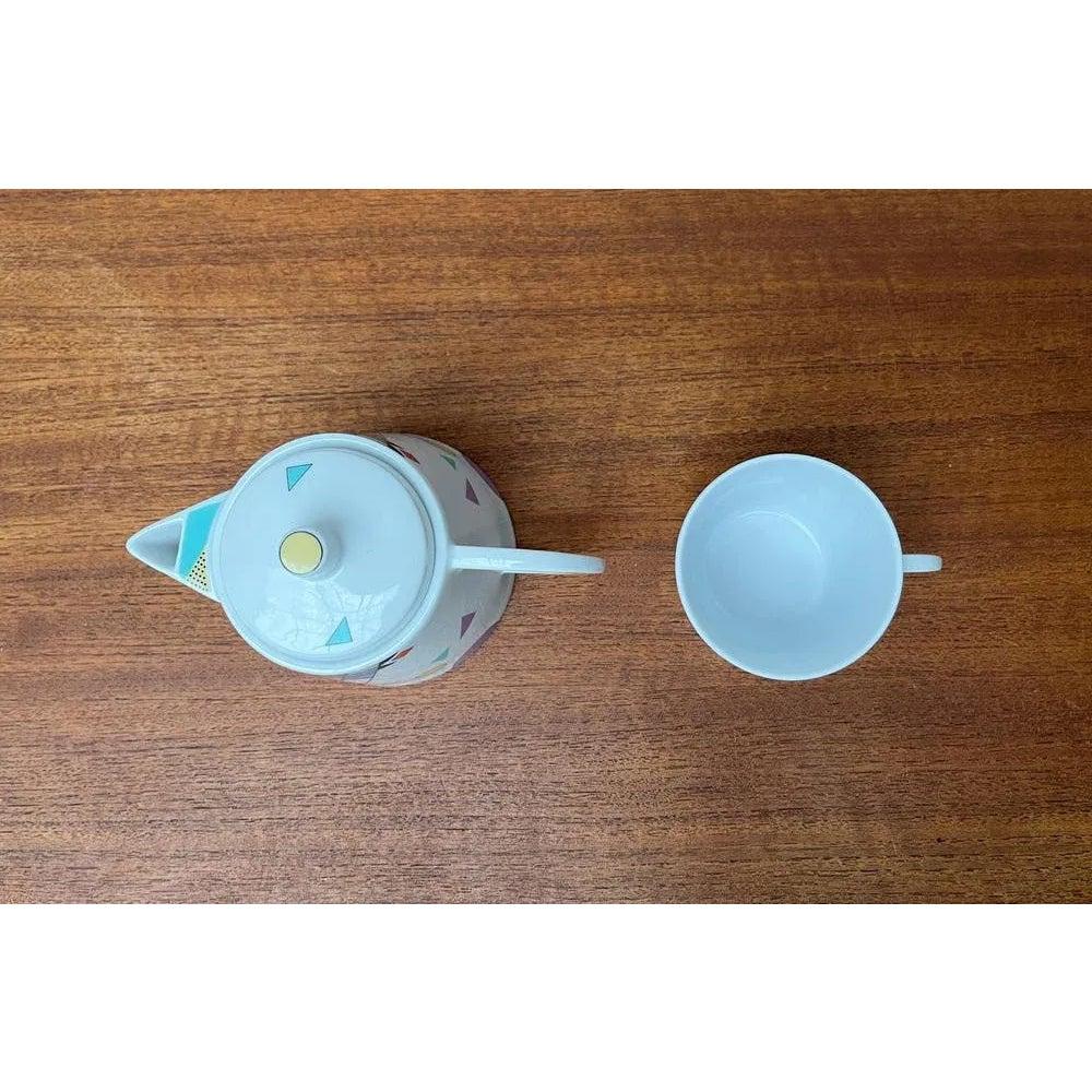 Satz von 2 deutschen postmodernen Teekannen oder Couchtischen mit Tasse von Seltmann Weiden (Deutsch) im Angebot