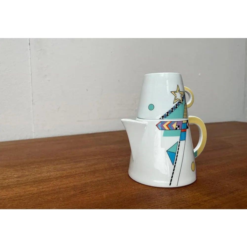 Satz von 2 deutschen postmodernen Teekannen oder Couchtischen mit Tasse von Seltmann Weiden (Keramik) im Angebot