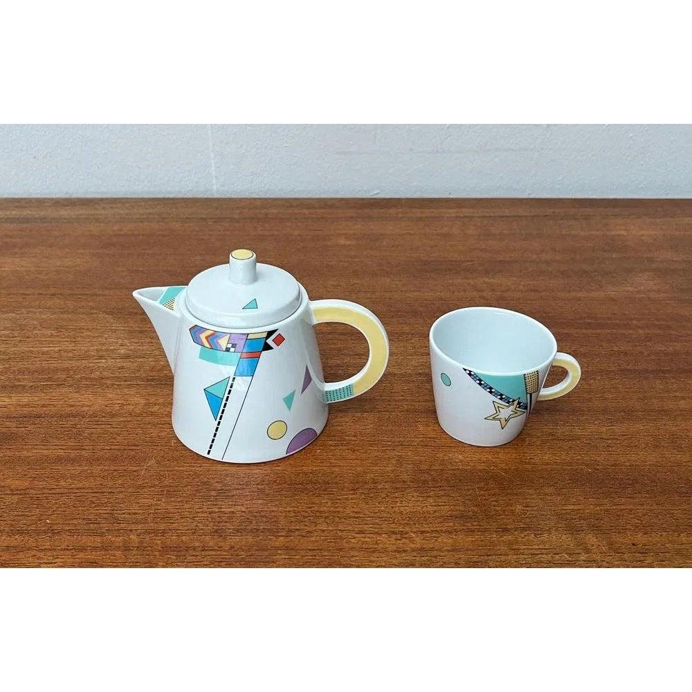 Satz von 2 deutschen postmodernen Teekannen oder Couchtischen mit Tasse von Seltmann Weiden im Angebot 1