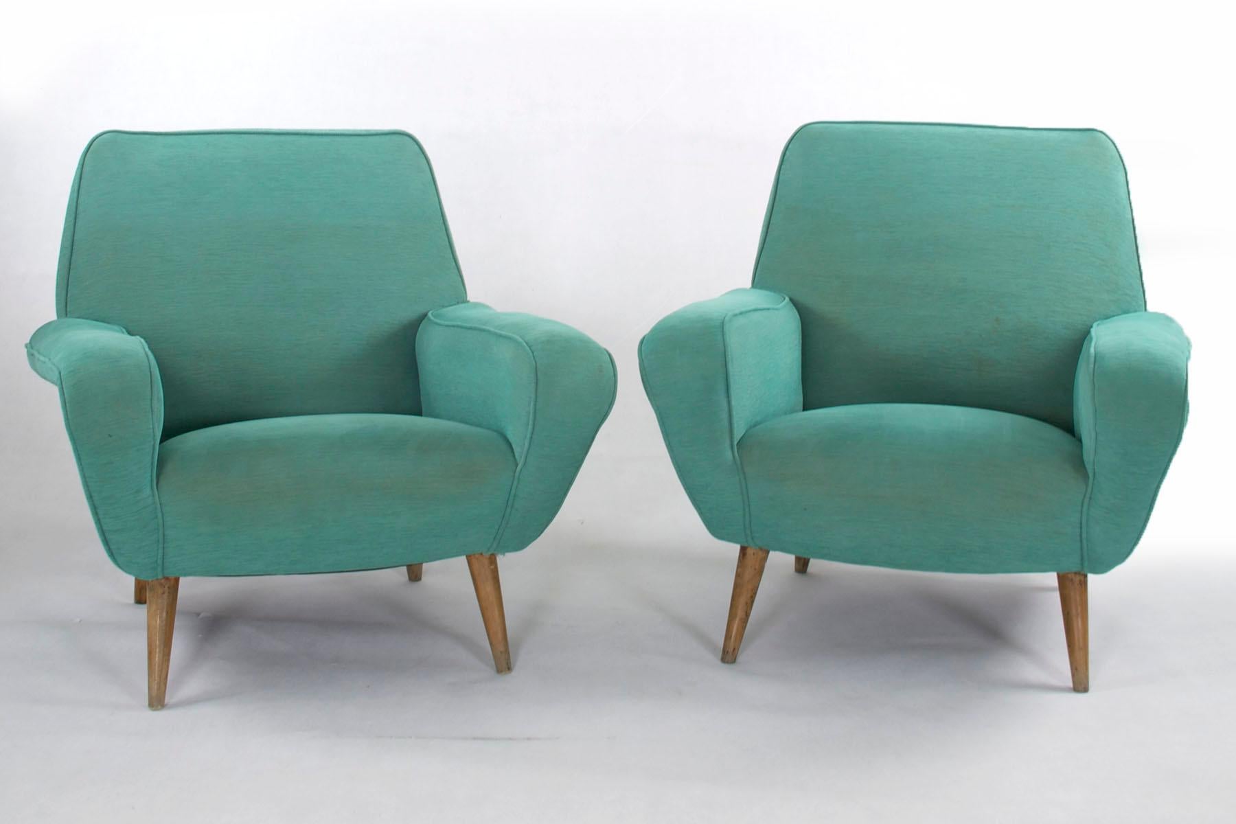 Satz von 2 Gianfranco Frattini-Stühlen Modell 830, 1950er Jahre, Cassina, Italien (Stoff) im Angebot