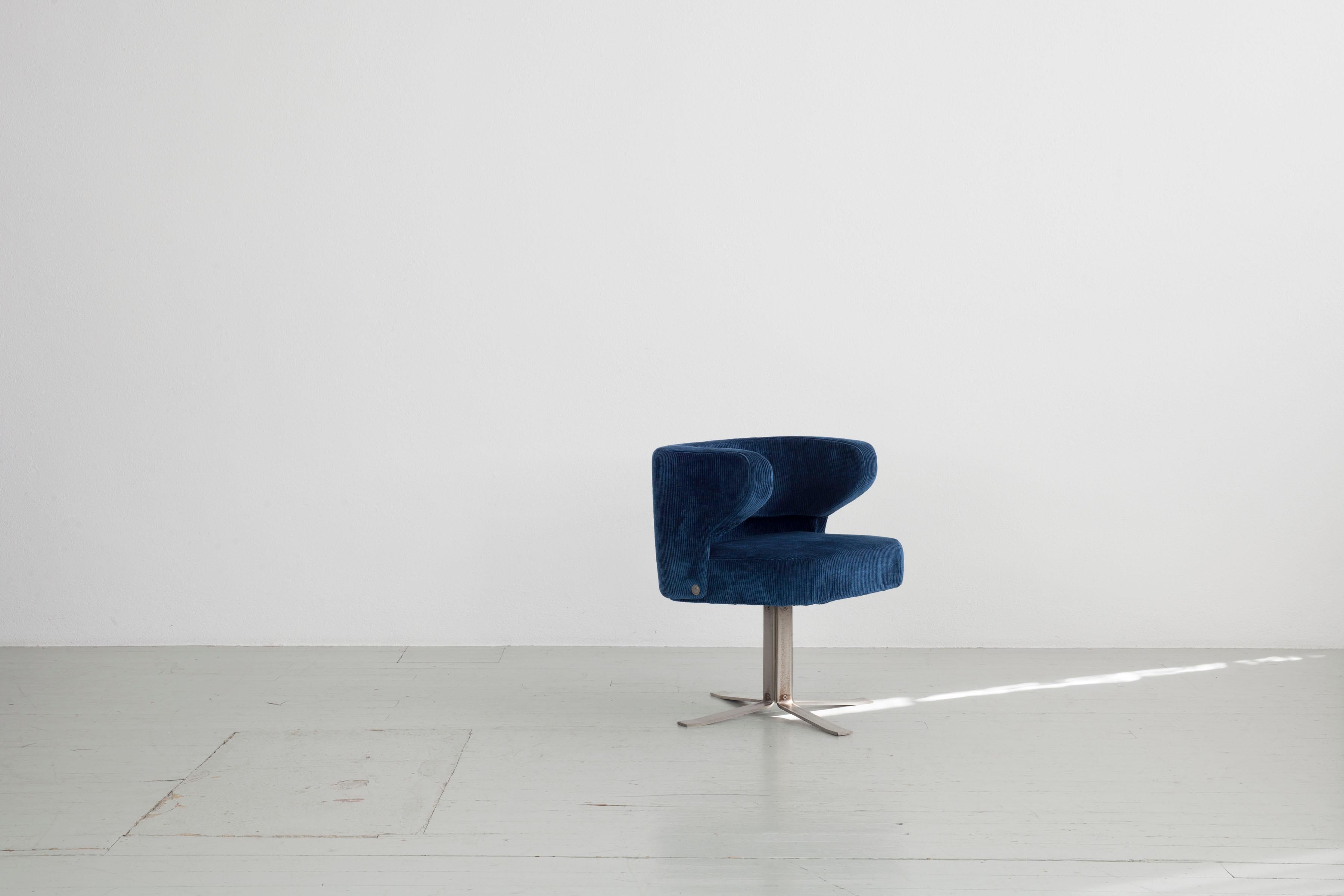 Mid-Century Modern Set of 2 Gianni Moscatelli Swivel chairs, Formanova. Model 