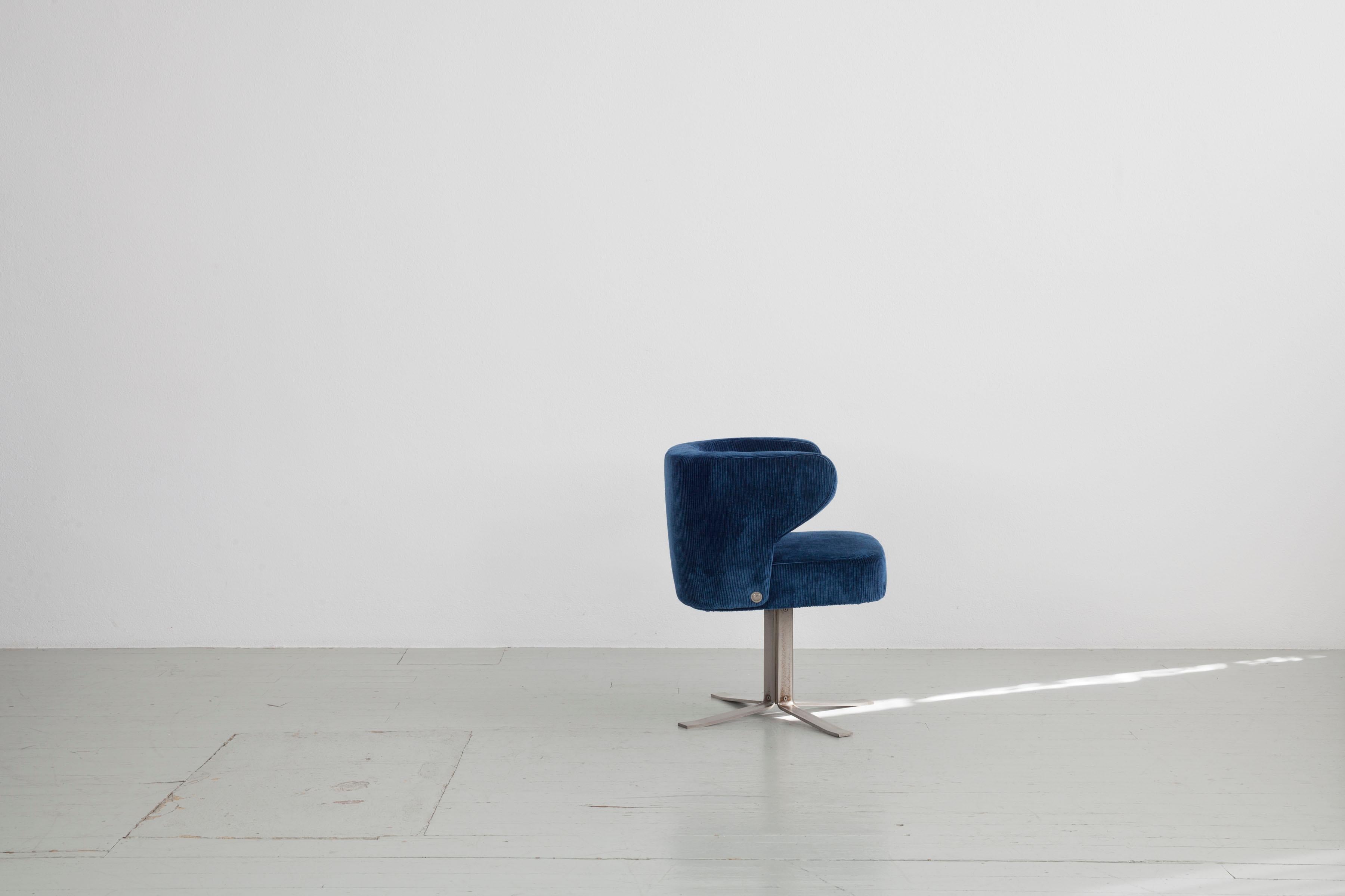 Italian Set of 2 Gianni Moscatelli Swivel chairs, Formanova. Model 