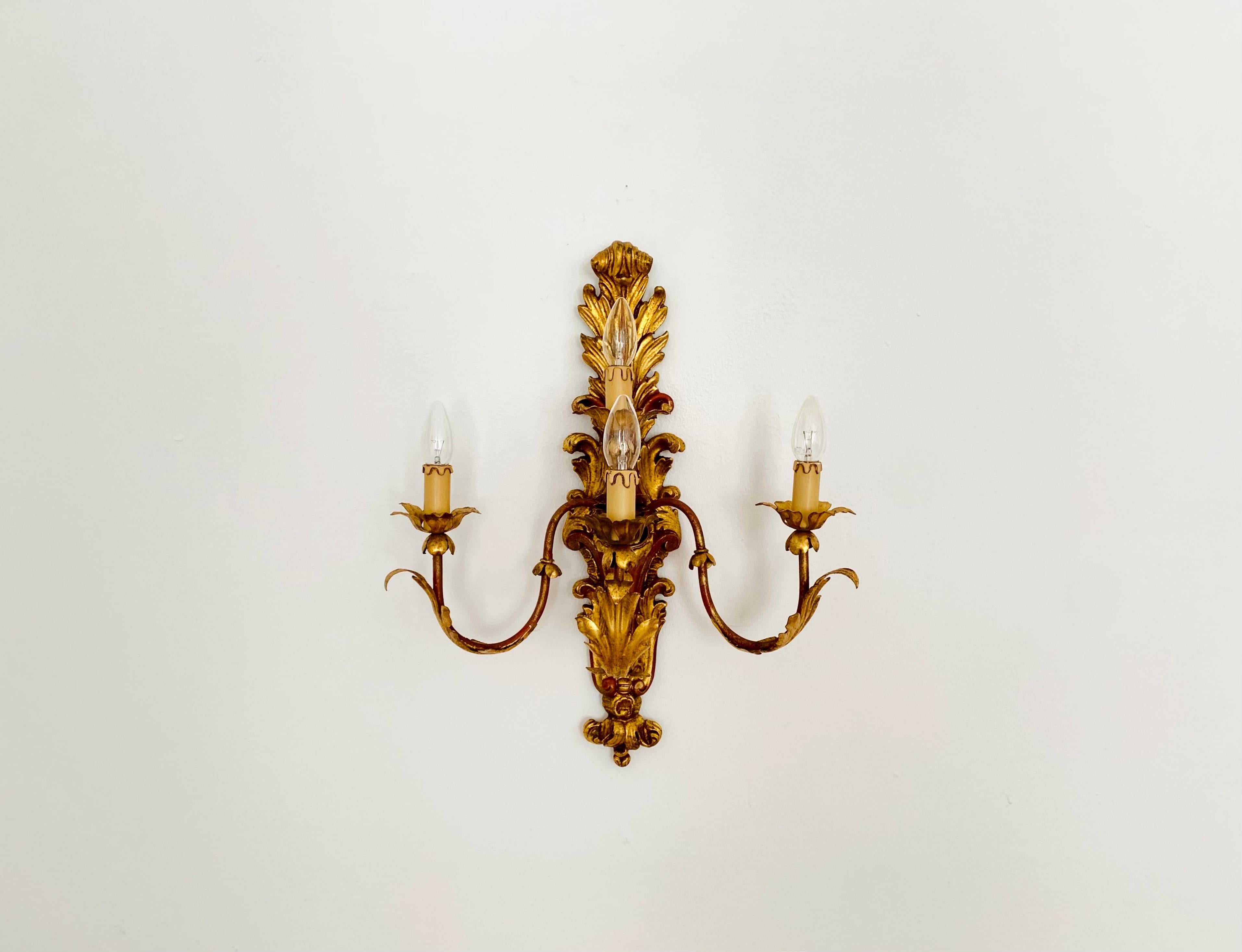 Very beautiful gilded wall lamps from the 1970s.
Great design and high -quality workmanship.
A wonderful play of light is created.

Condition:

Very good vintage condition with slight signs of wear.

The pictures are part of the description.

I am