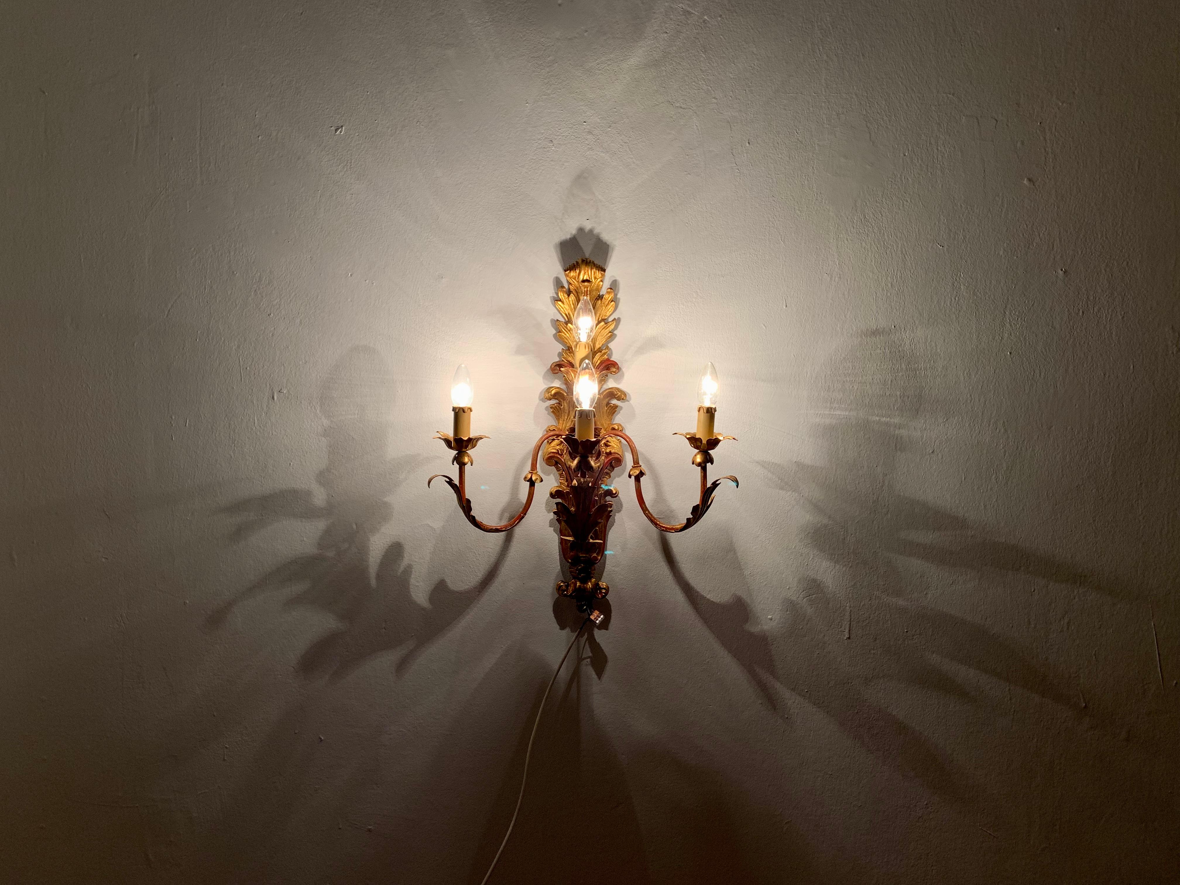 Set of 2 Gilded Italian Hollywood Regency Wall Lamps For Sale 4
