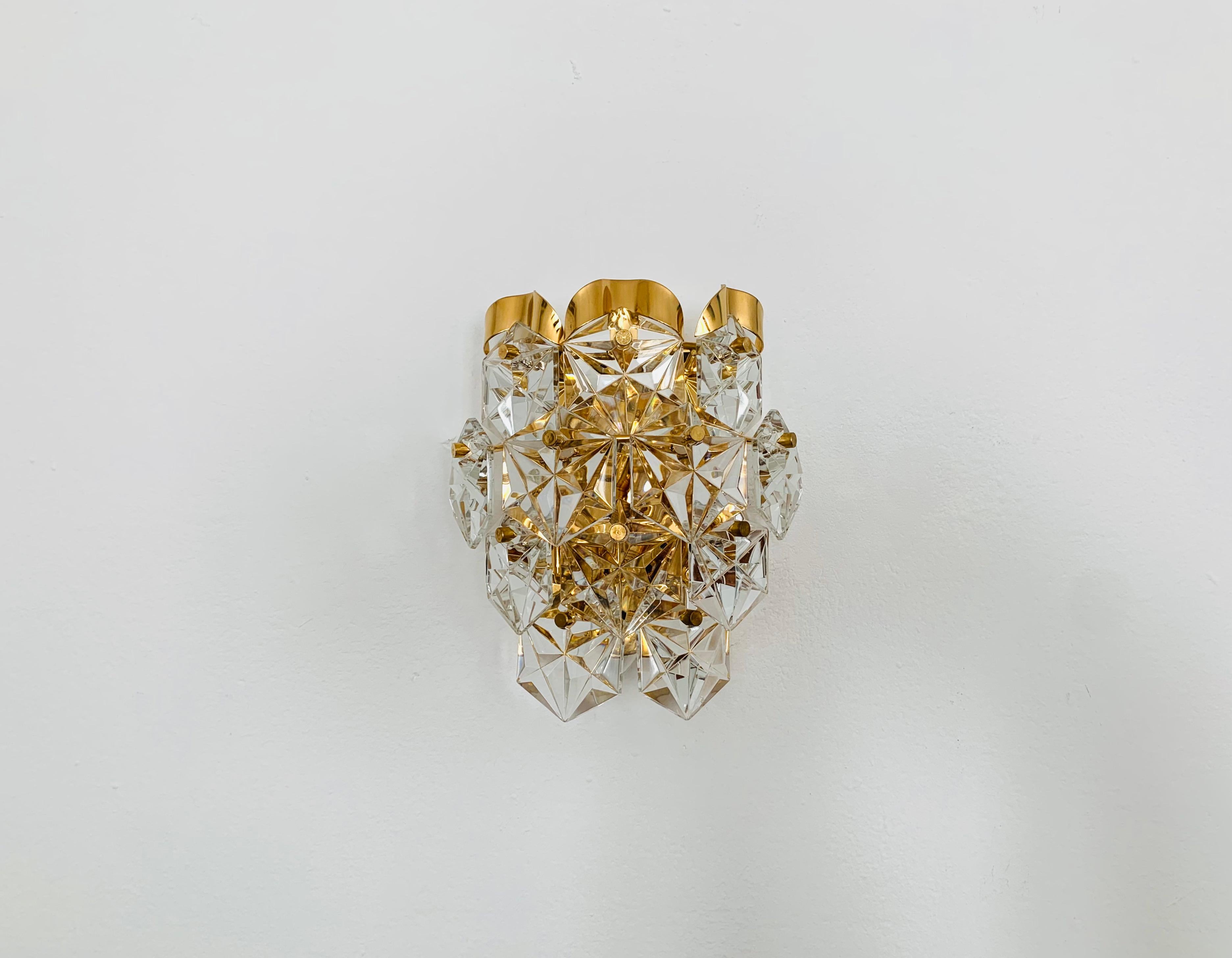 Wonderful and luxurious Kinkeldey wall lamps from the 1960s.
Very noble and high-quality processing.
Each lamp is equipped with 12 crystals each on 4 levels.
The design and the glass elements create a very beautiful play of light.

The lamps have an