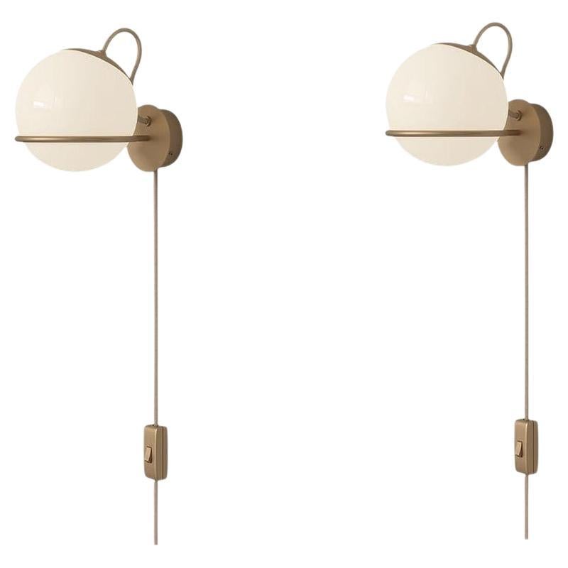 Ensemble de 2 lampes Gino Sarfatti modèle 237/1 avec support champagne par Astep en vente