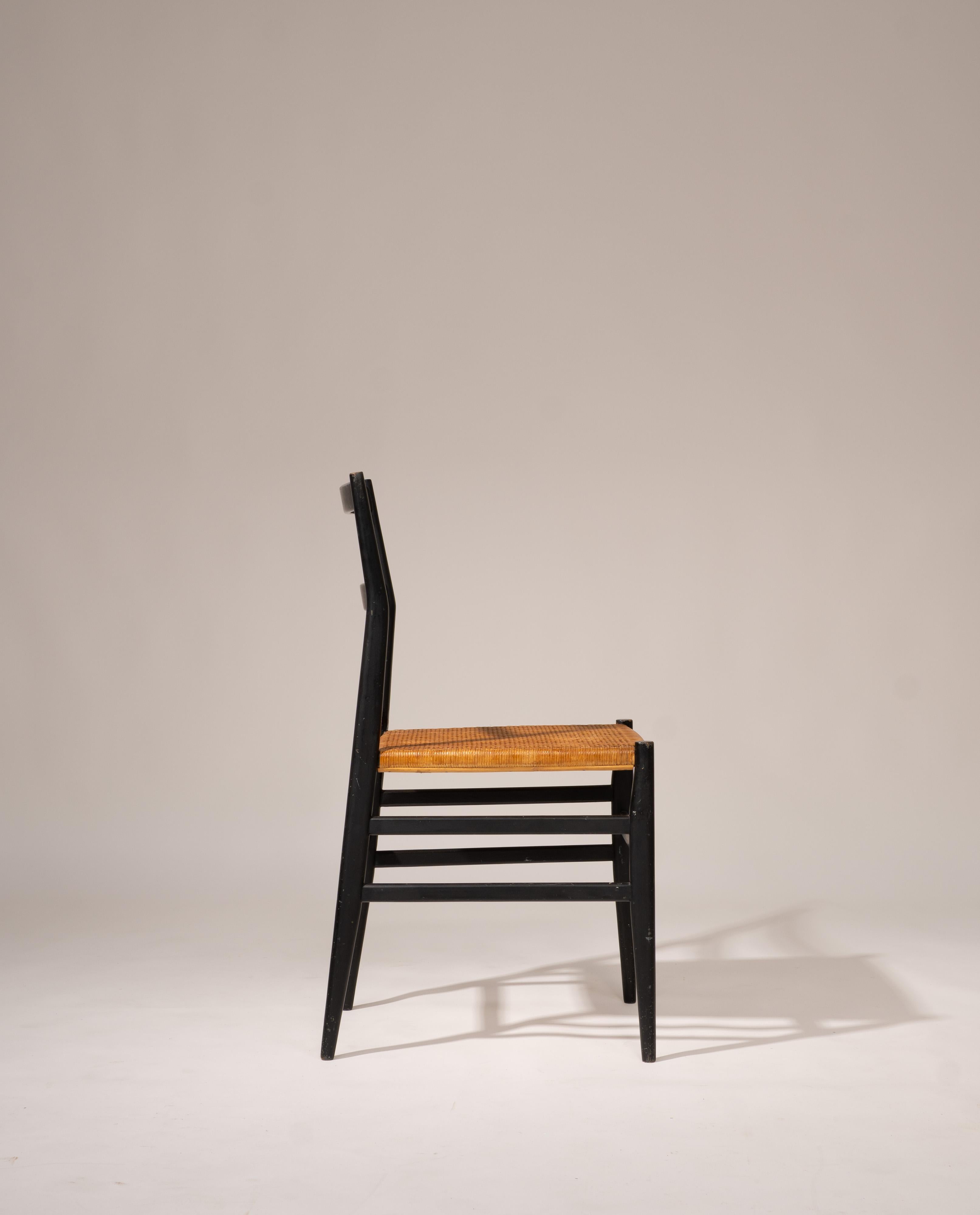 Set of 2 Gio Ponti “Superleggera” Chairs for Cassina, Italy, 1957 (Moderne der Mitte des Jahrhunderts) im Angebot