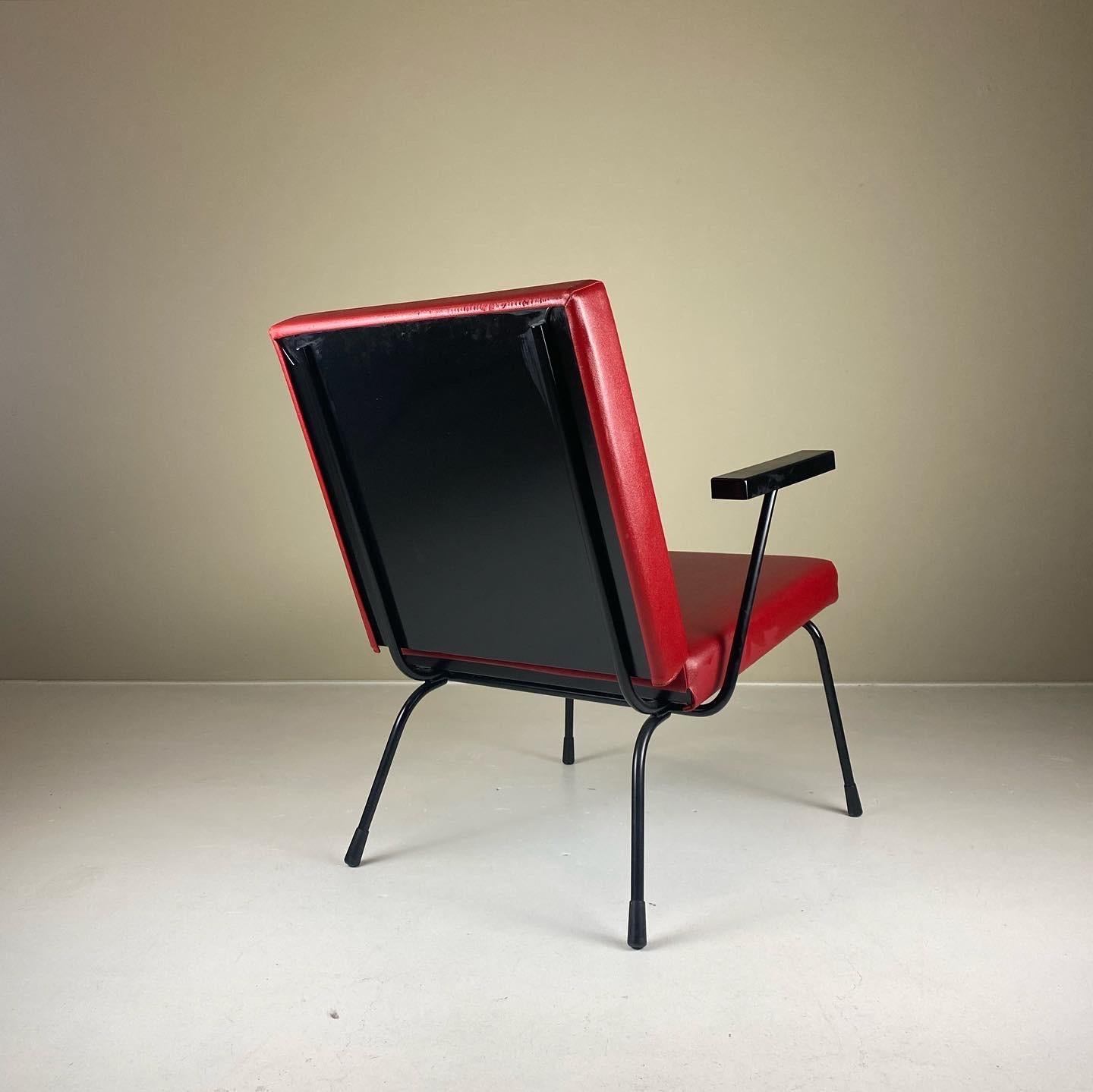 Set of 2 Gispen 1407 Armchairs in Vinyl by Wim Rietveld & Andre Cordemeyer For Sale 2