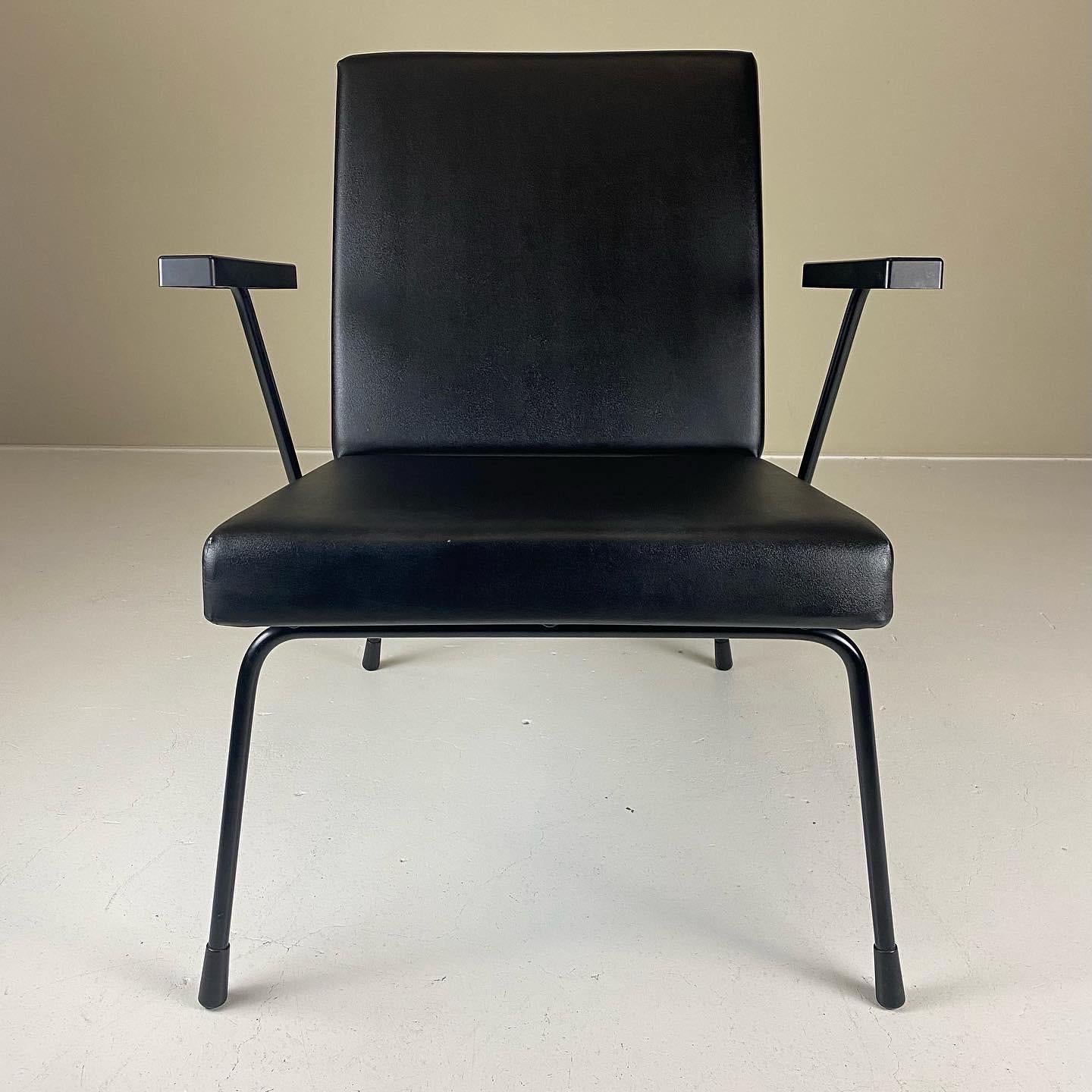Mid-Century moderno Set di 2 poltrone Gispen 1407 in vinile di Wim Rietveld & Andre Cordemeyer in vendita