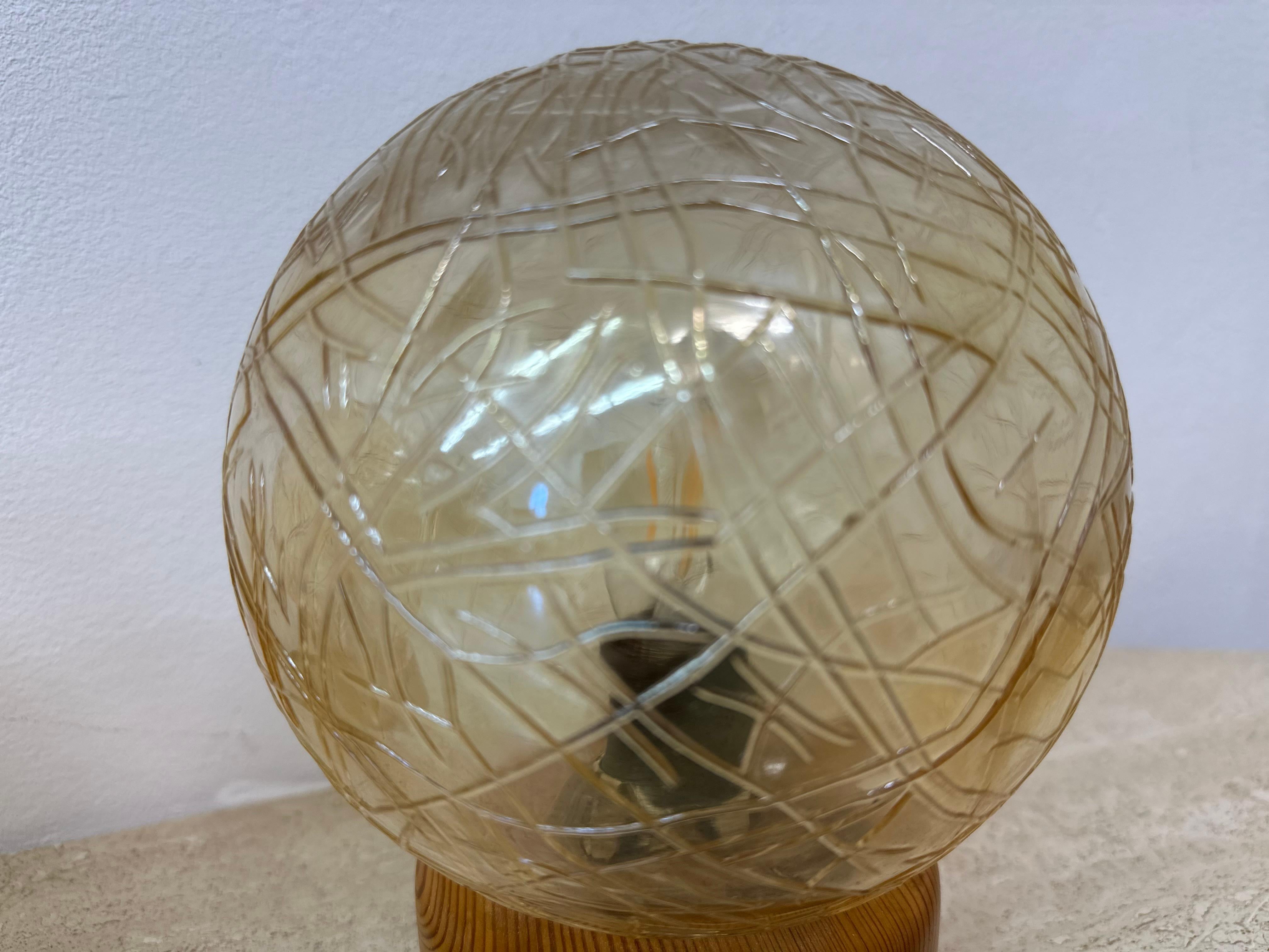 Ensemble de 2 lampes de table en verre et bois, années 1980 en vente 11