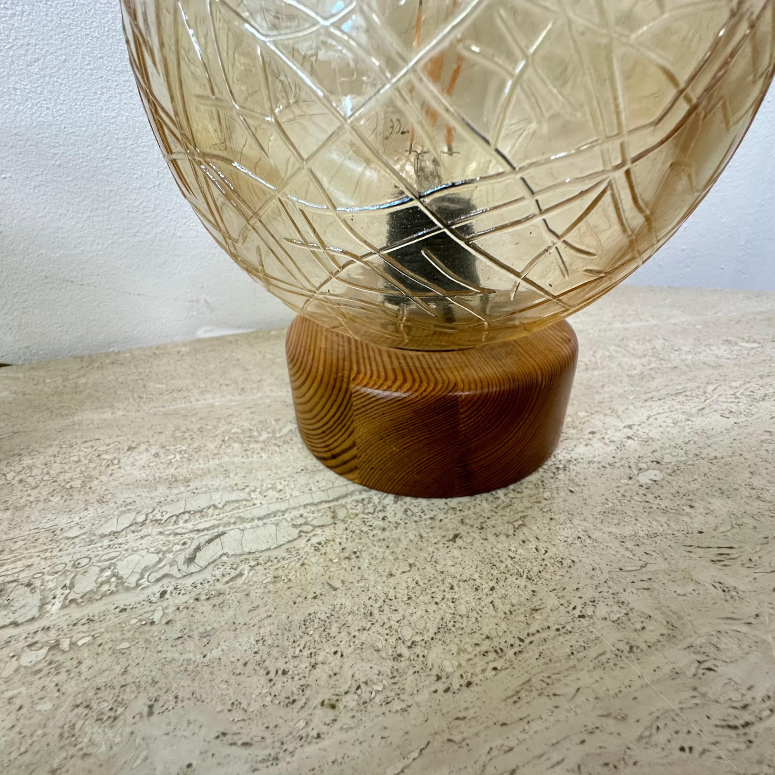 Ensemble de 2 lampes de table en verre et bois, années 1980 en vente 13