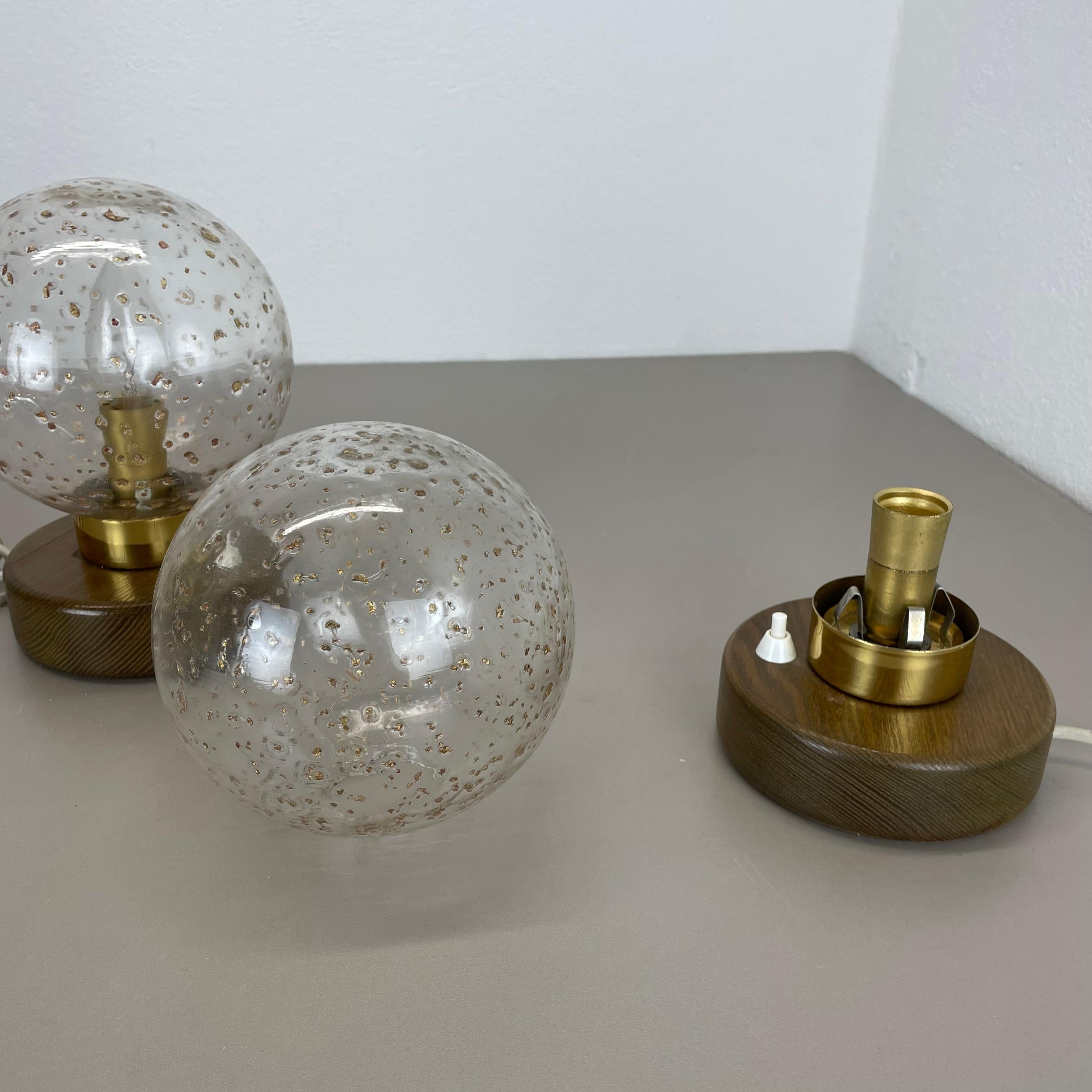 set di 2 luci da tavolo in legno con sfere di vetro e quercia di Temde Lights, Germania, anni '70 in vendita 4