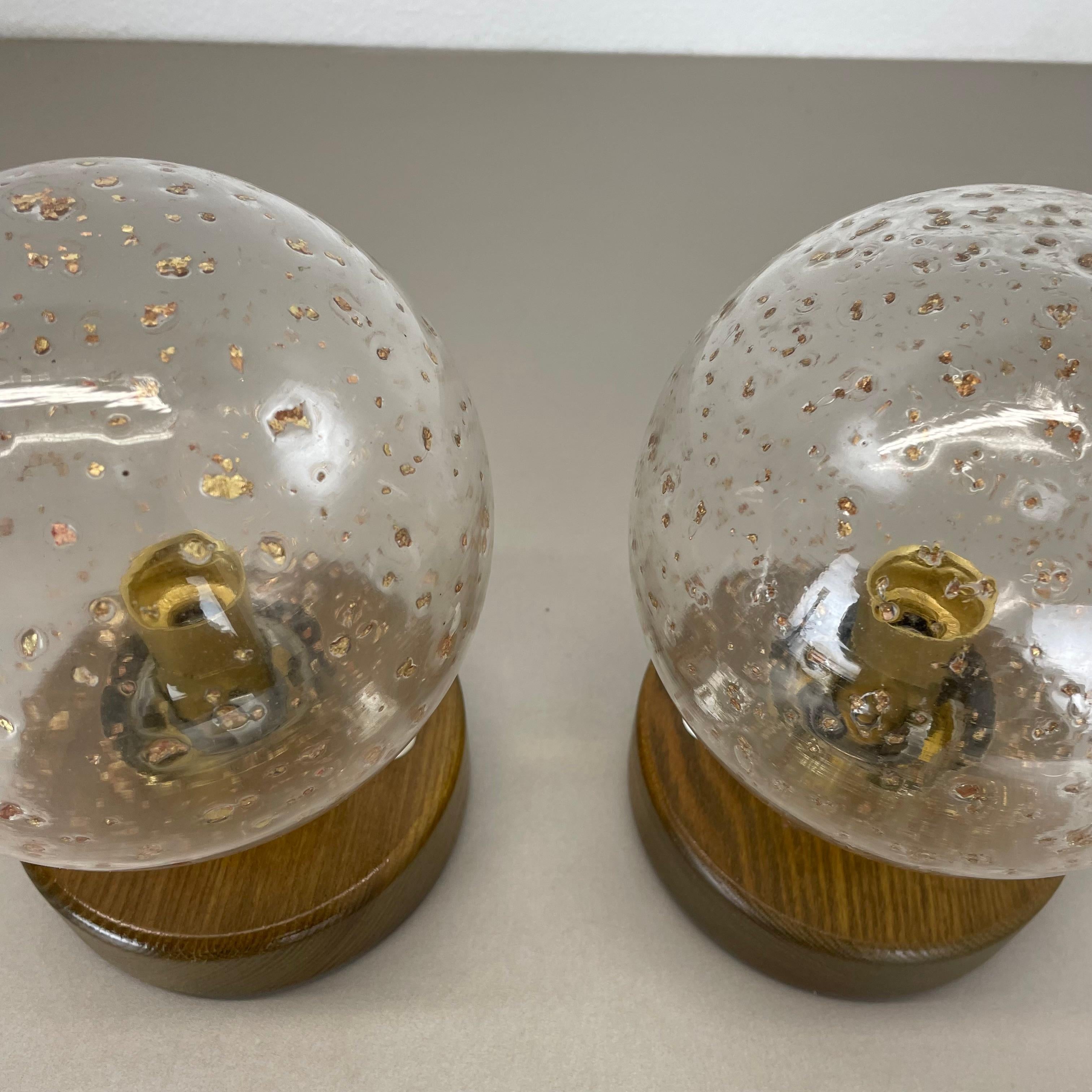 set di 2 luci da tavolo in legno con sfere di vetro e quercia di Temde Lights, Germania, anni '70 In condizioni buone in vendita a Kirchlengern, DE