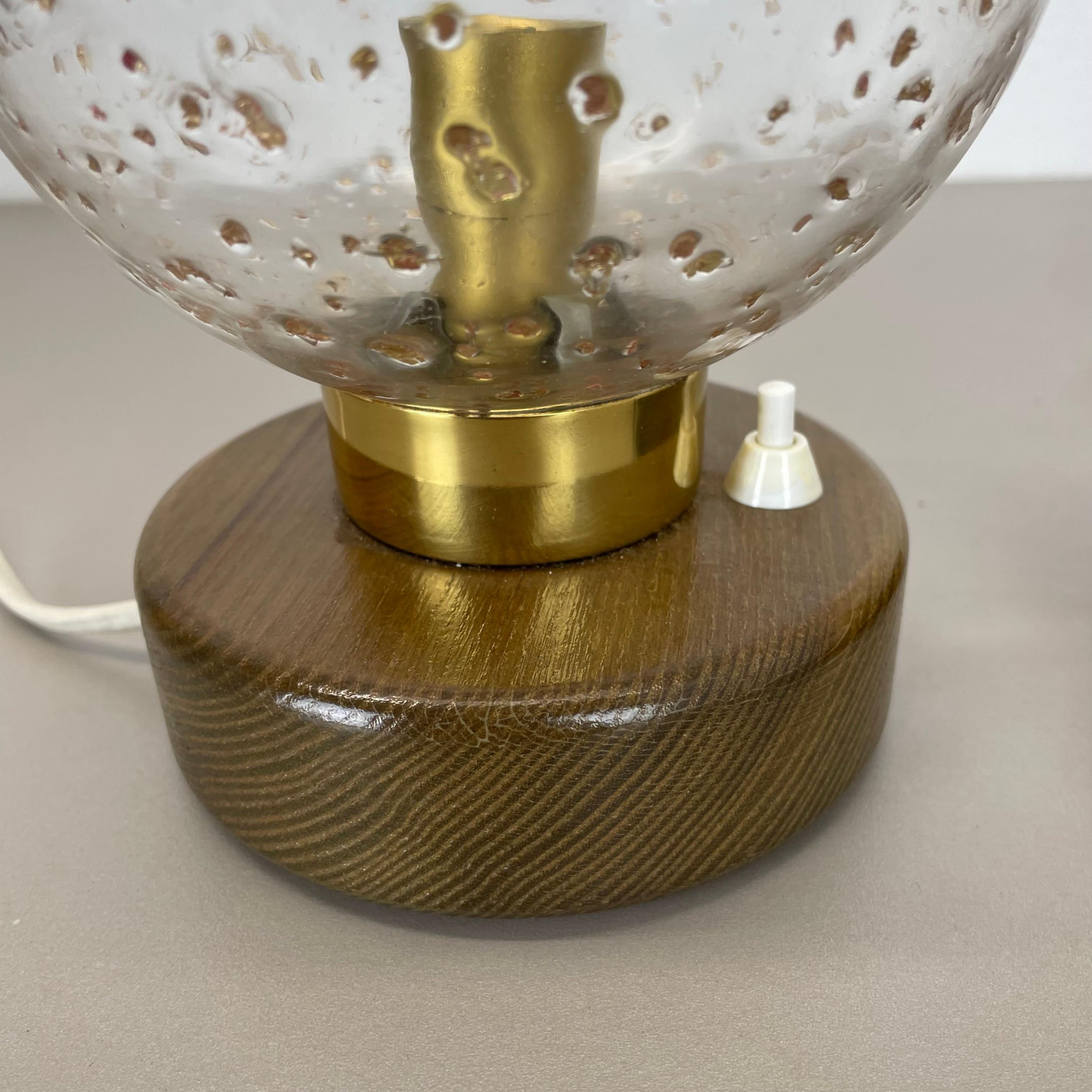Vetro set di 2 luci da tavolo in legno con sfere di vetro e quercia di Temde Lights, Germania, anni '70 in vendita