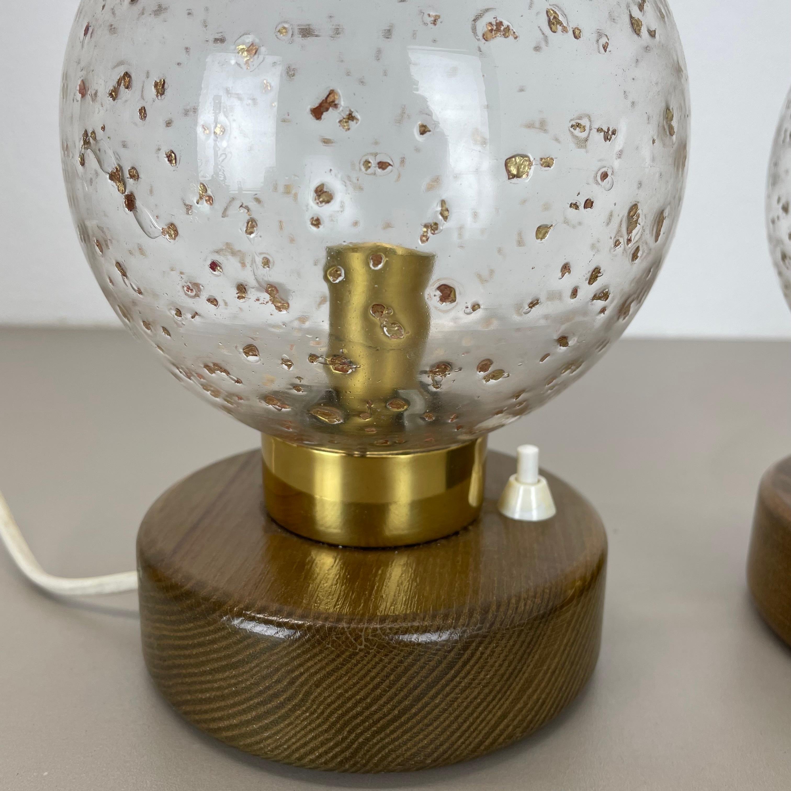 set di 2 luci da tavolo in legno con sfere di vetro e quercia di Temde Lights, Germania, anni '70 in vendita 1
