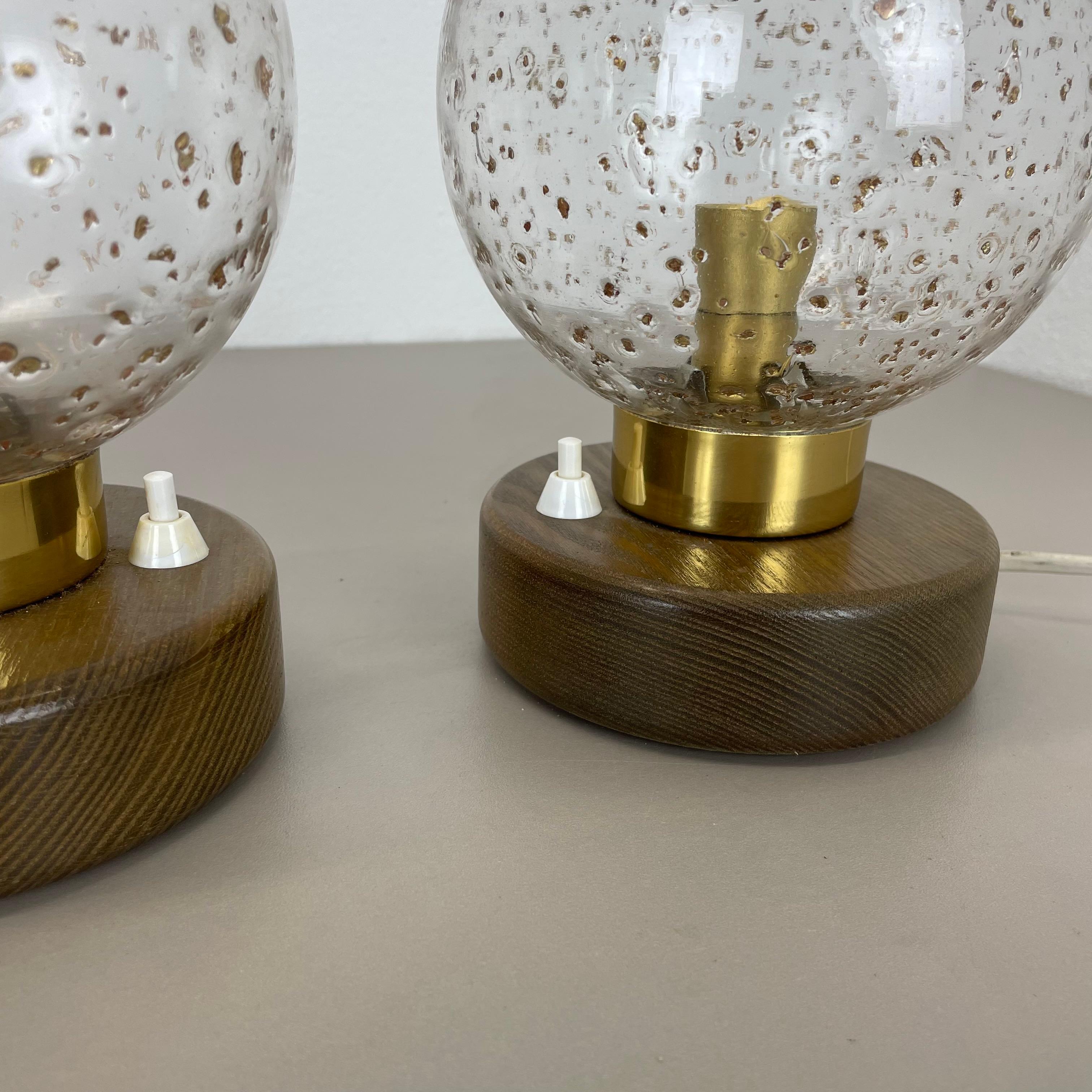 set di 2 luci da tavolo in legno con sfere di vetro e quercia di Temde Lights, Germania, anni '70 in vendita 2