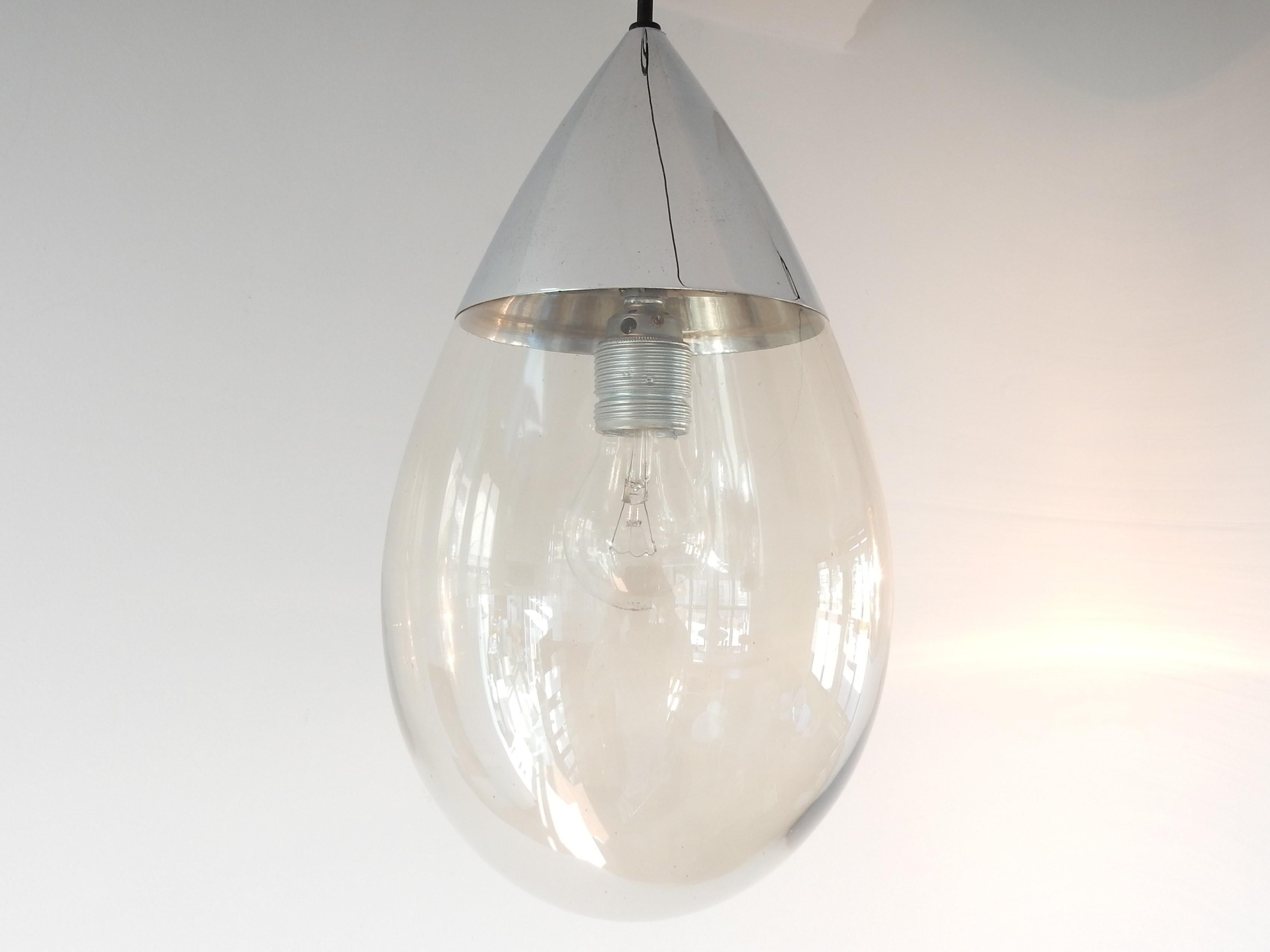 Mid-Century Modern Ensemble de 2 lampes pendantes en verre pour Limburg:: Allemagne:: 1970 en vente