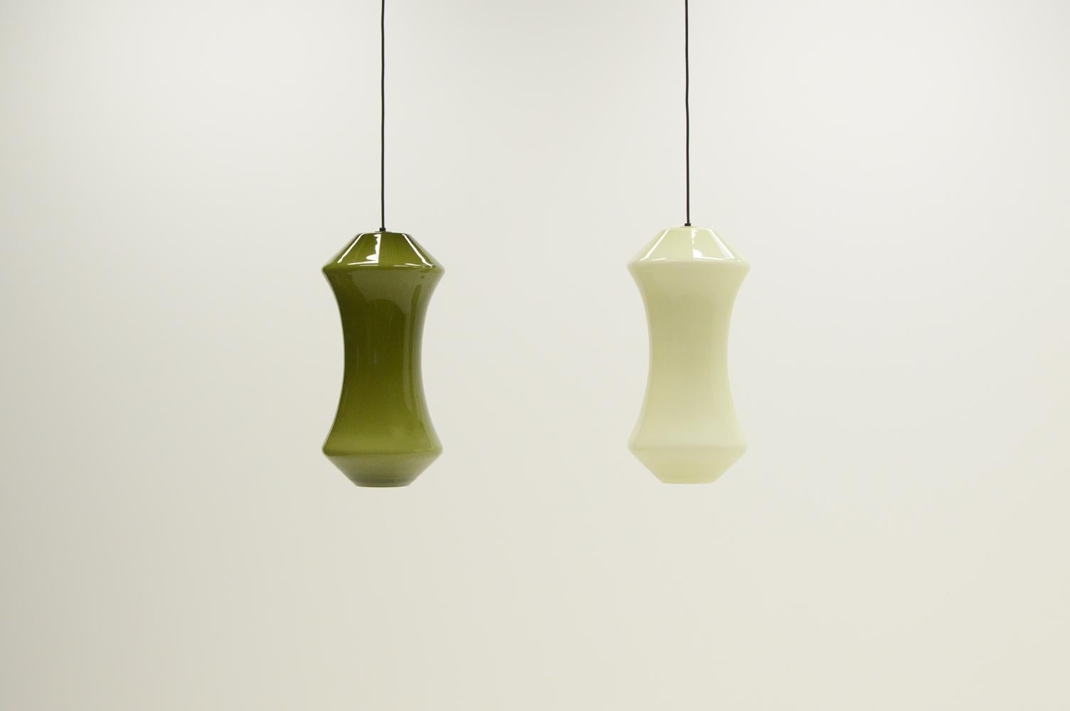 Set of 2 glass pendants by Vistosi, 1970s Italy. Large pendants in green and off white murano glass. The inside of the lamp has white glass that forms a beautiful base for the color and helps with the reflection inside. Each hold an E27 bulb.