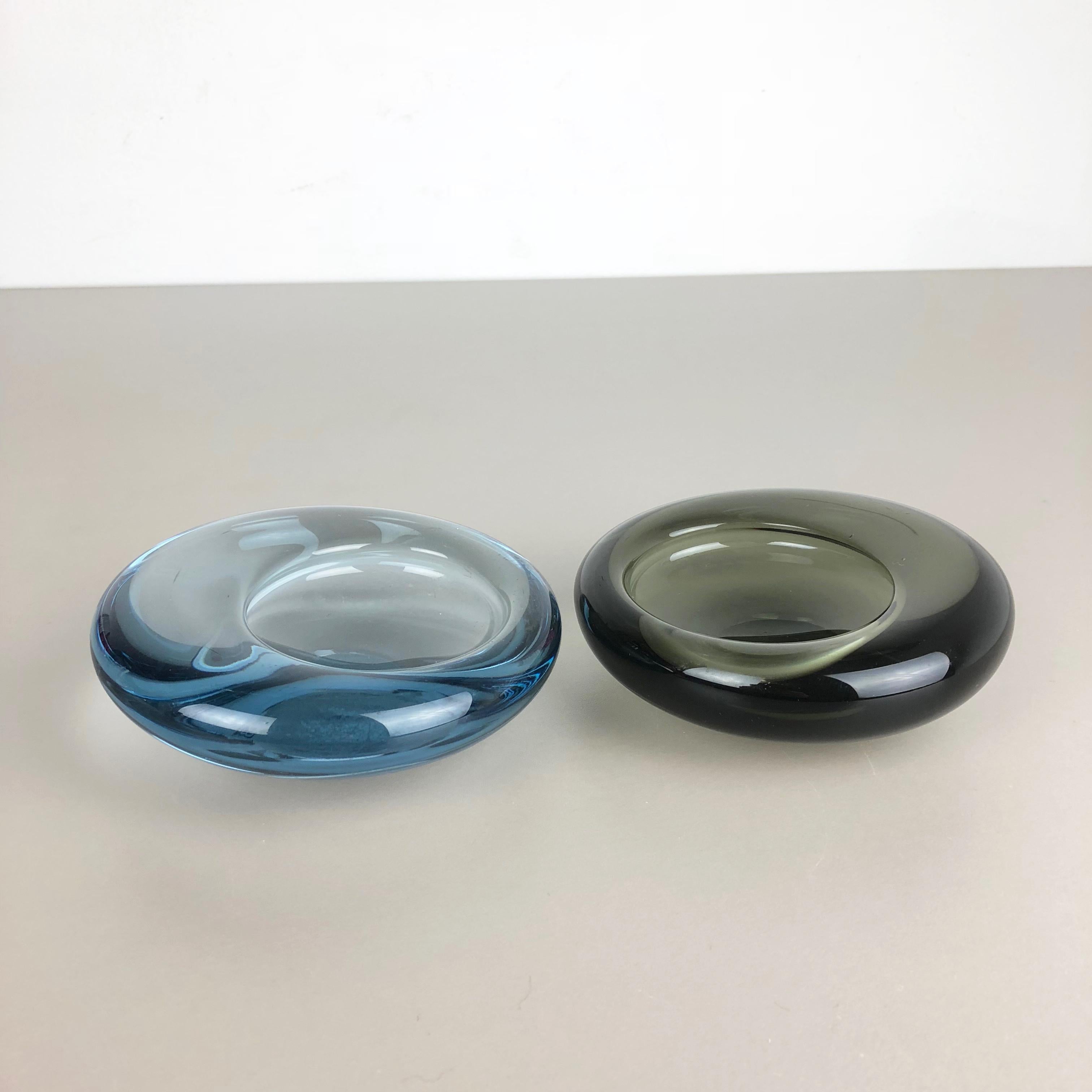 Article:

glass bowl elements set of 2


Design:

Per Lütken


Producer:

Holmegaard, Denmark


Age:

1960s


Description:

set of 2 wonderful heavy glass elements designed by Per Lütken and produced by Holmegaard in Denmark in