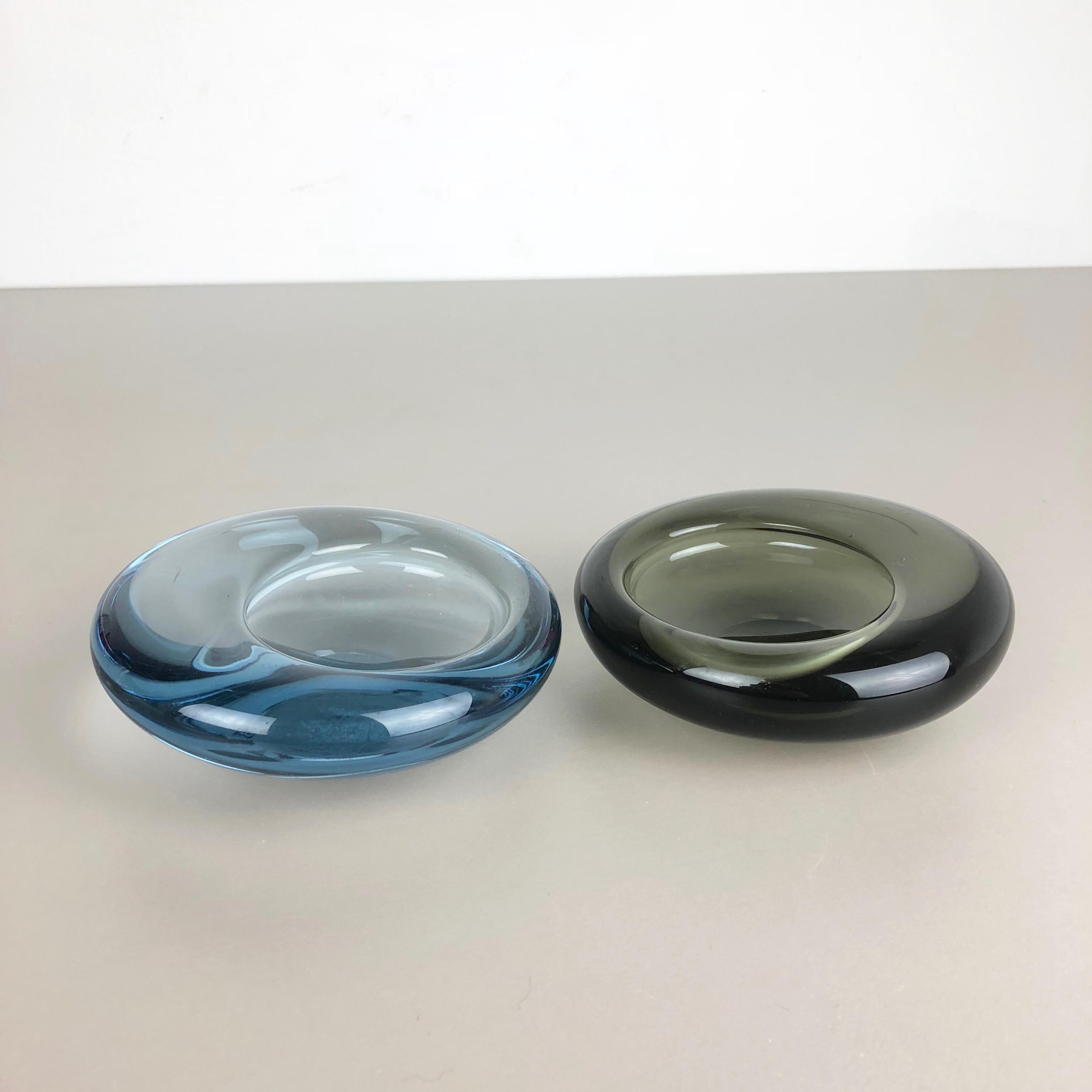 Article:

Glass bowl elements set of 2


Design:

Per Lütken


Producer:

Holmegaard, Denmark


Age:

1960s




Set of 2 wonderful heavy glass elements designed by Per Lütken and produced by Holmegaard in Denmark in the 1960s.