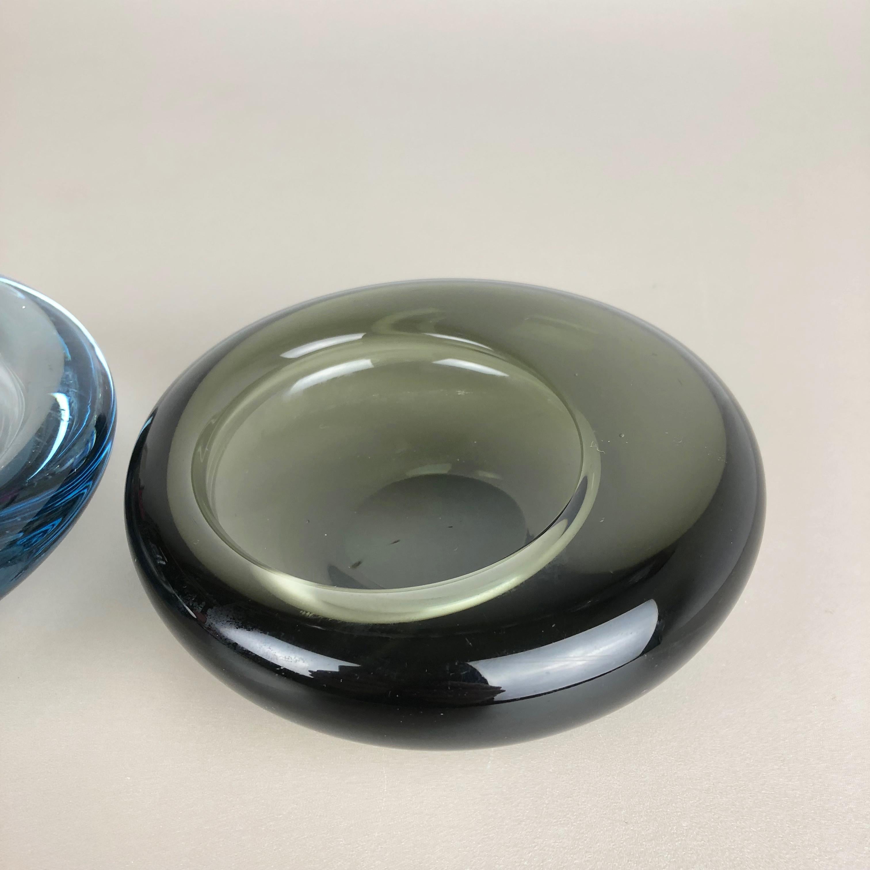 20ième siècle Ensemble de 2 éléments en forme de bol en coquillage en verre de Per Lutken pour Holmegaard, Danemark, années 1960 en vente