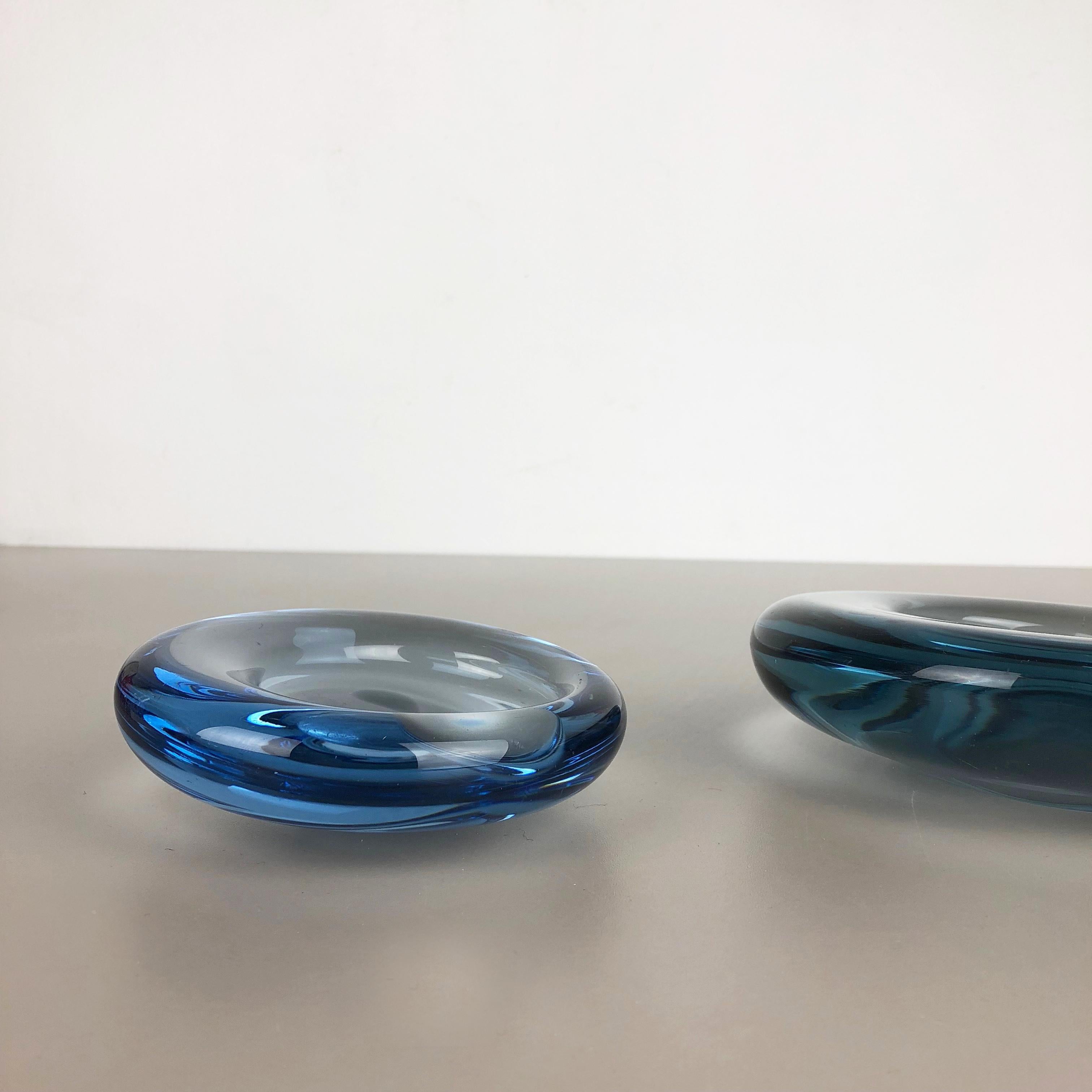 20ième siècle Ensemble de 2 éléments de bol en verre en forme de coquillage par Per Lutken pour Holmegaard, Danemark, années 1960 en vente
