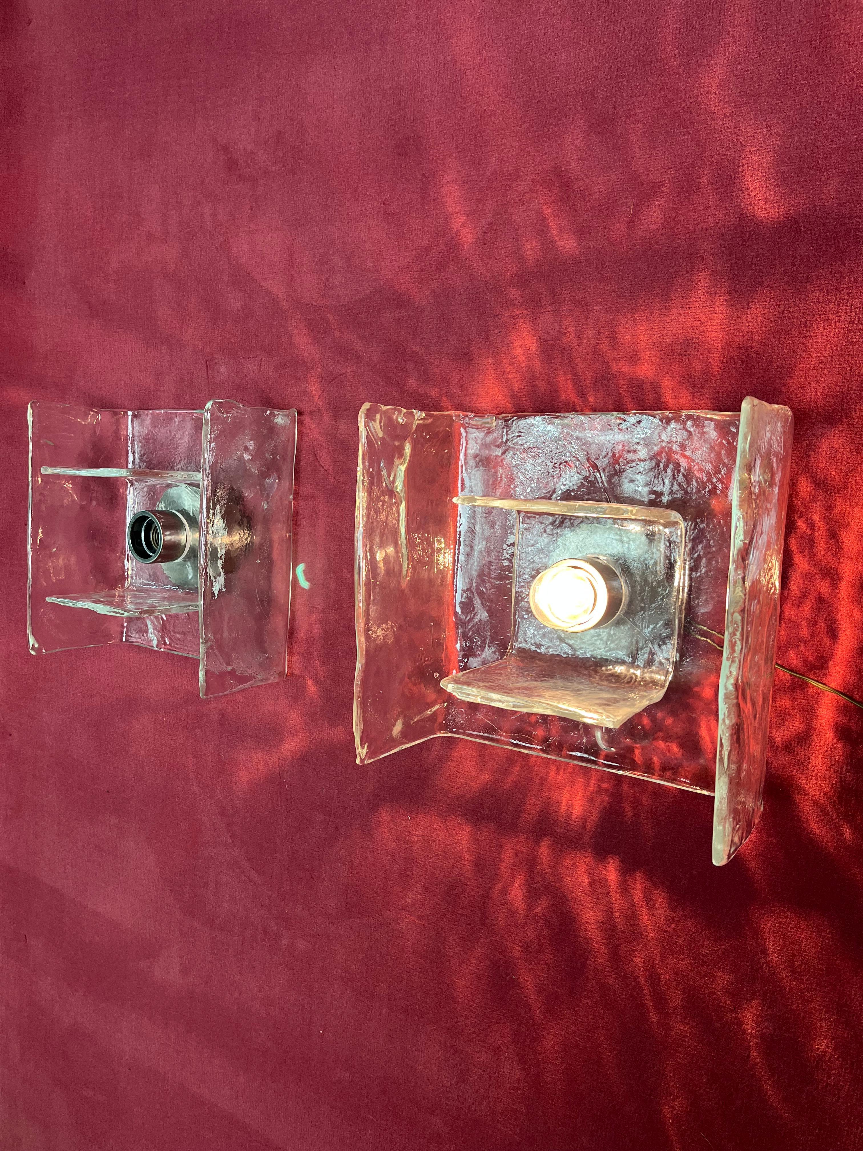 Juego de 2 lámparas de pared de cristal de Carlo Nason para Kalmar, años 60 en venta 4