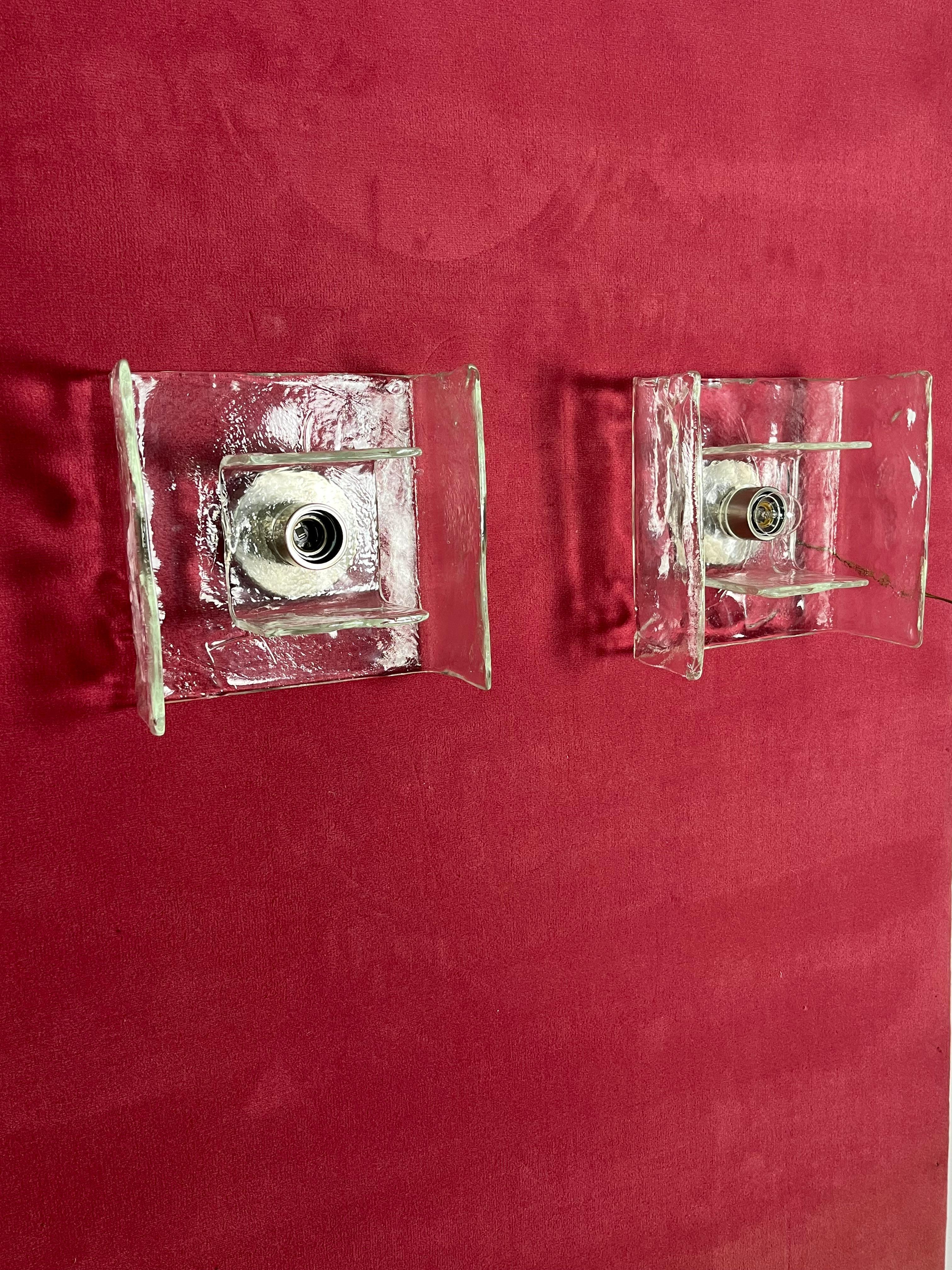 Juego de 2 apliques de cristal de Carlo Nason para Kalmar, años 60
Lámparas artesanales E27.
Armazón de metal.
Están intactos y en buen estado. (Tengo 7 disponibles).