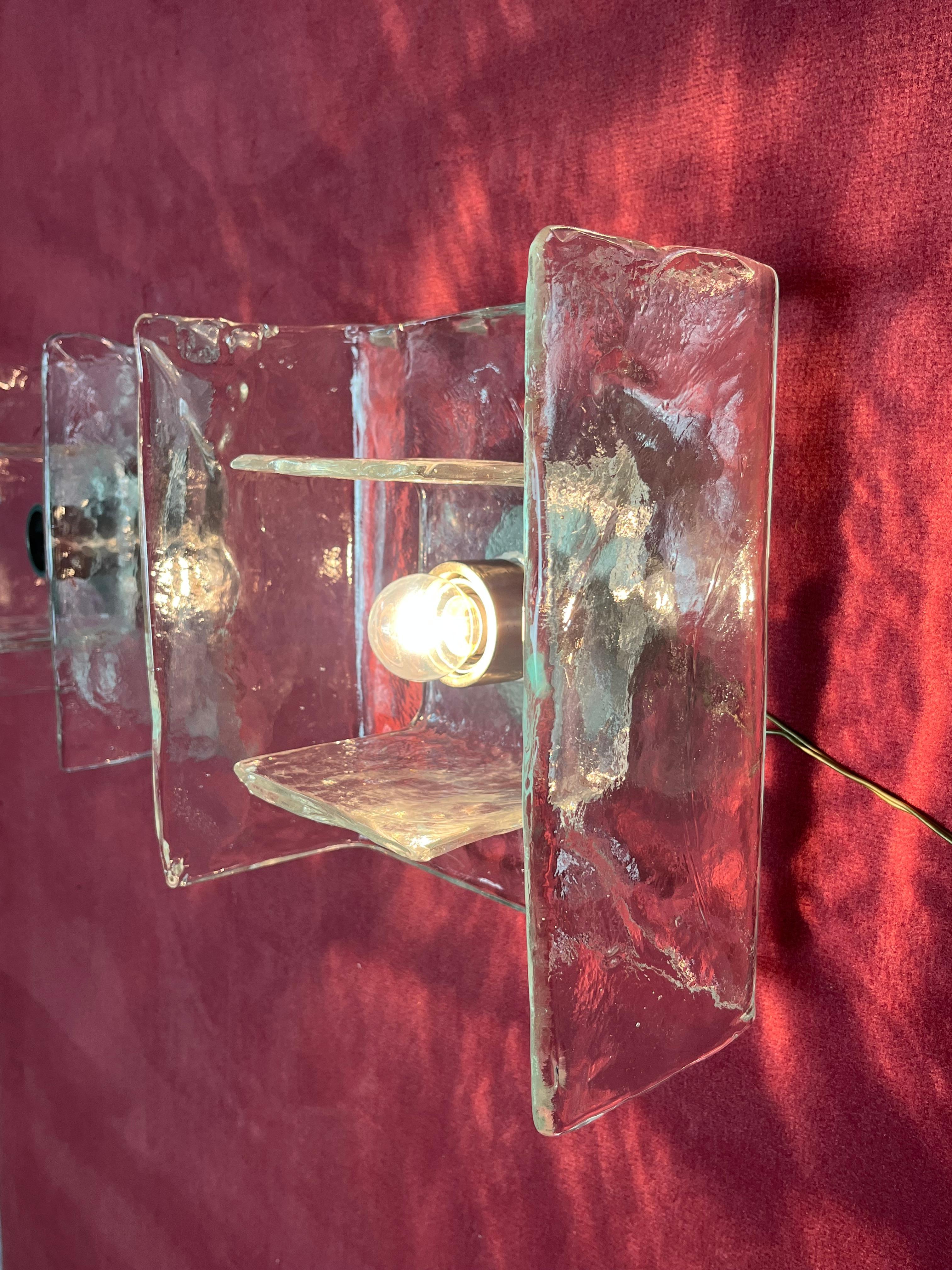 Juego de 2 lámparas de pared de cristal de Carlo Nason para Kalmar, años 60 en venta 3